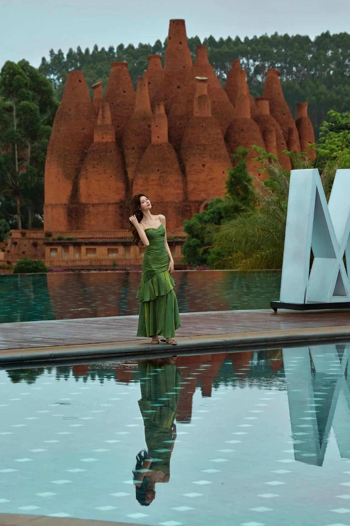 Swimming pool in DongFengYun Hotel Mi'Le - MGallery Collection