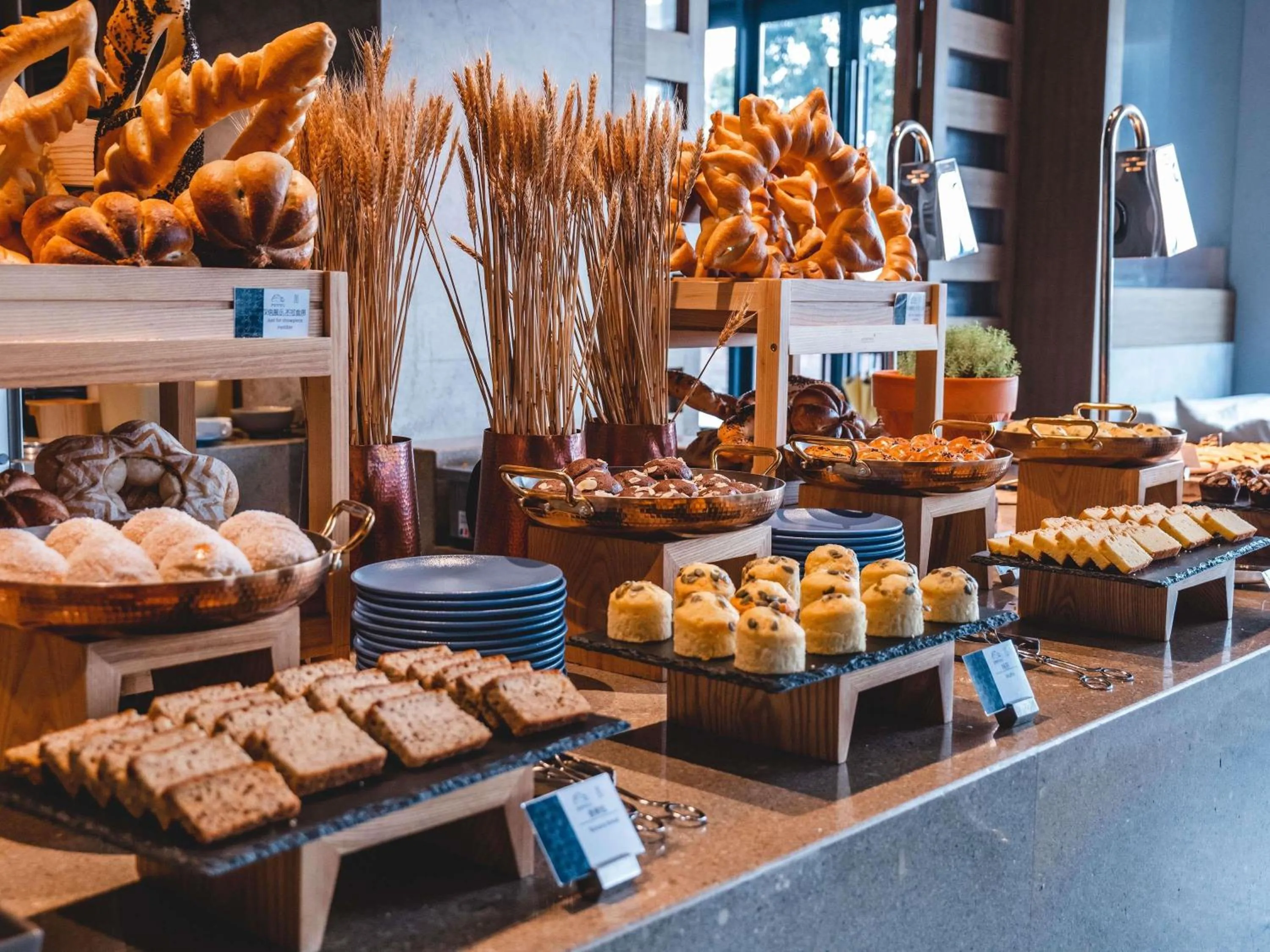 Breakfast in DongFengYun Hotel Mi'Le - MGallery Collection