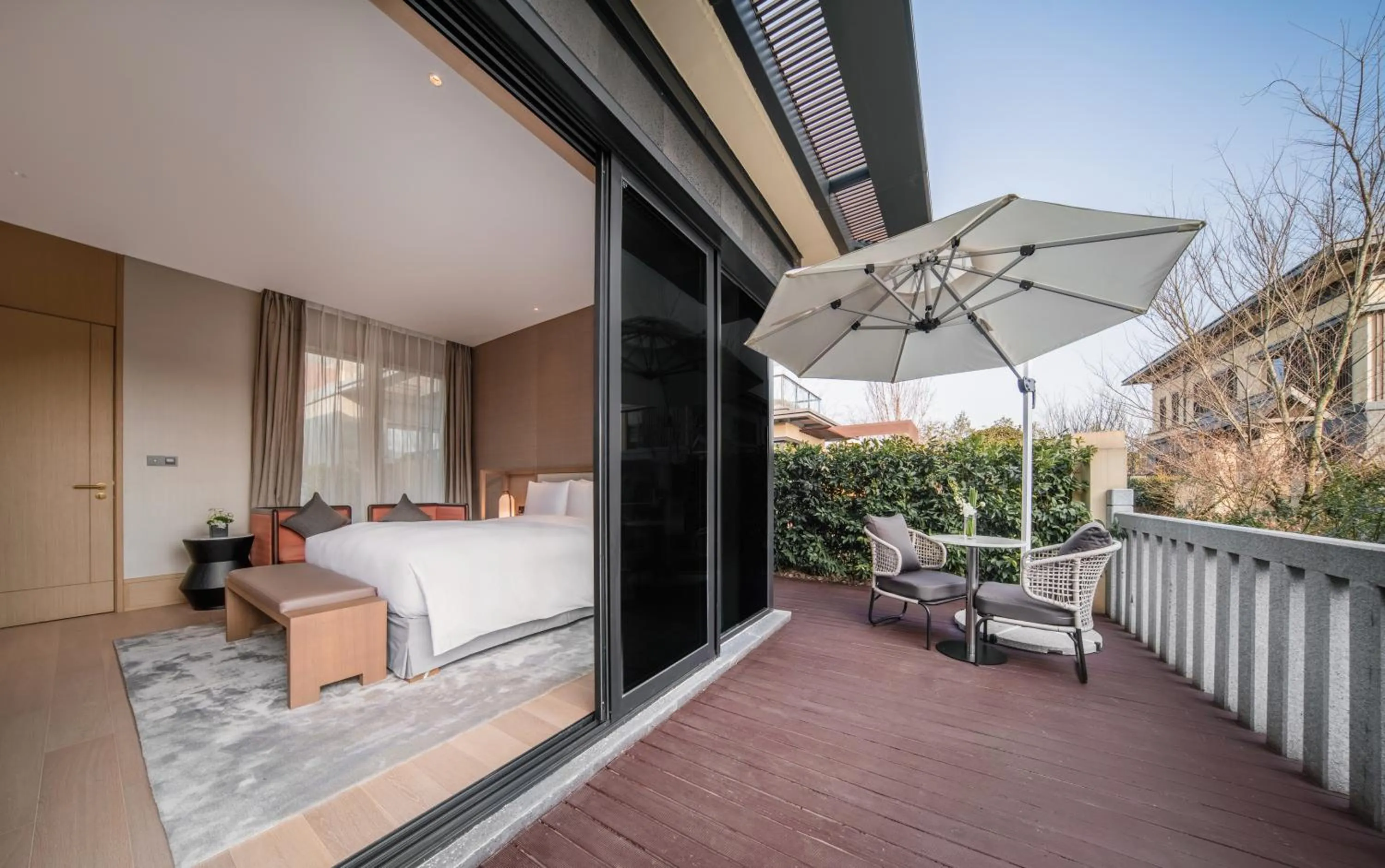 Balcony/Terrace, Bed in Ocean Spring Resort Chengdu - MGallery Collection