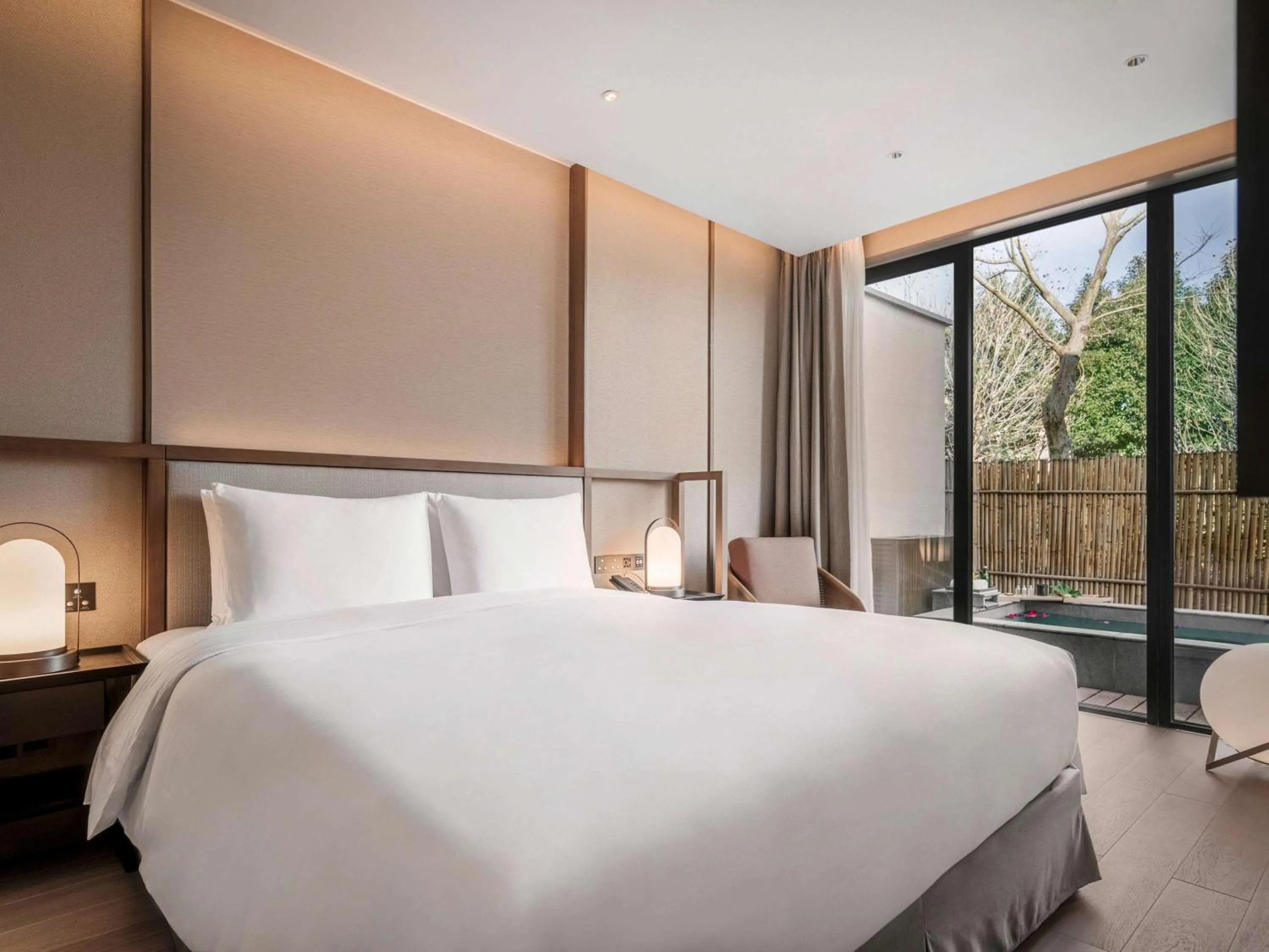 Photo of the whole room, Bed in Ocean Spring Resort Chengdu - MGallery Collection