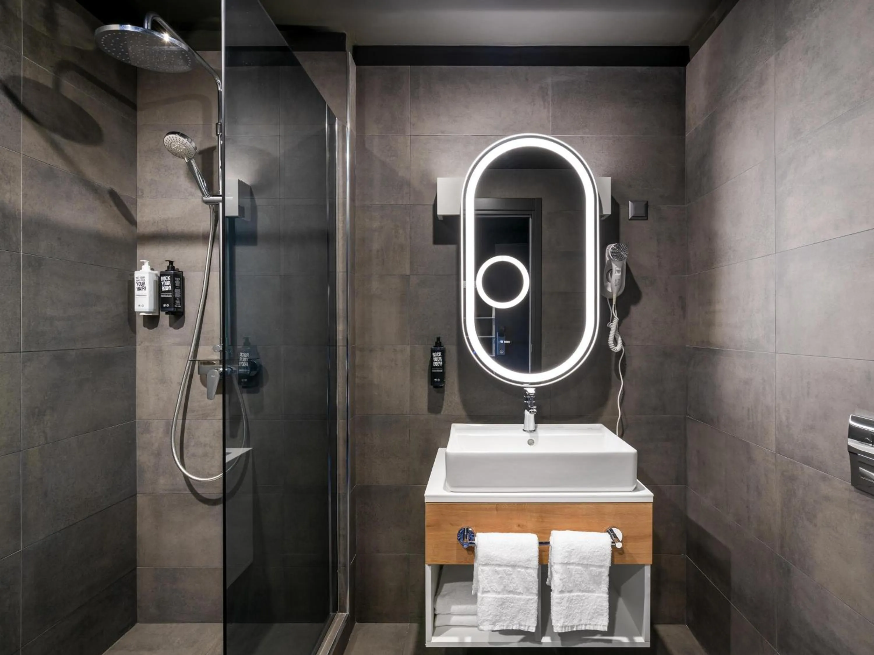 Bedroom in ibis Bucharest Politehnica