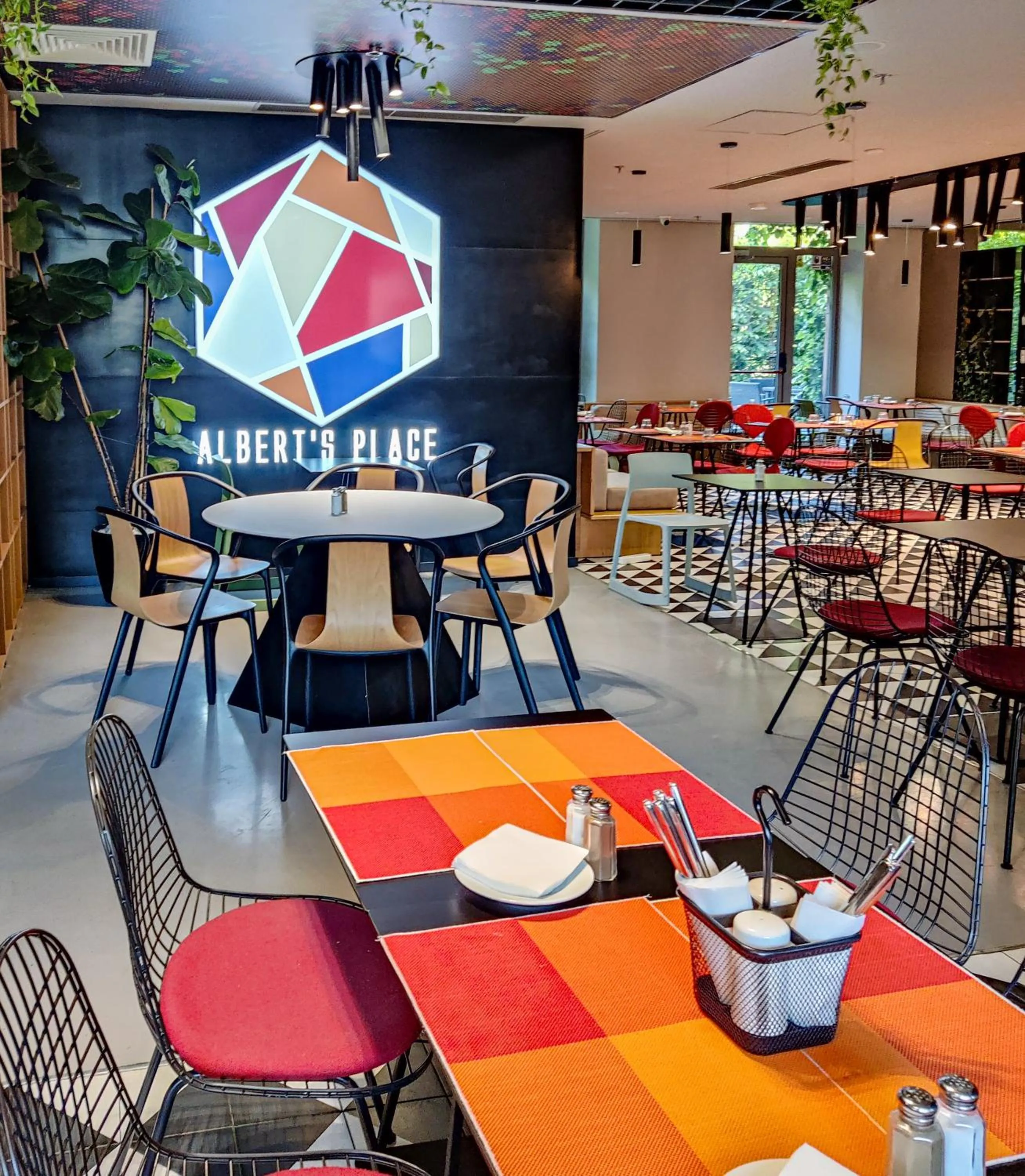 Restaurant/places to eat in ibis Bucharest Politehnica