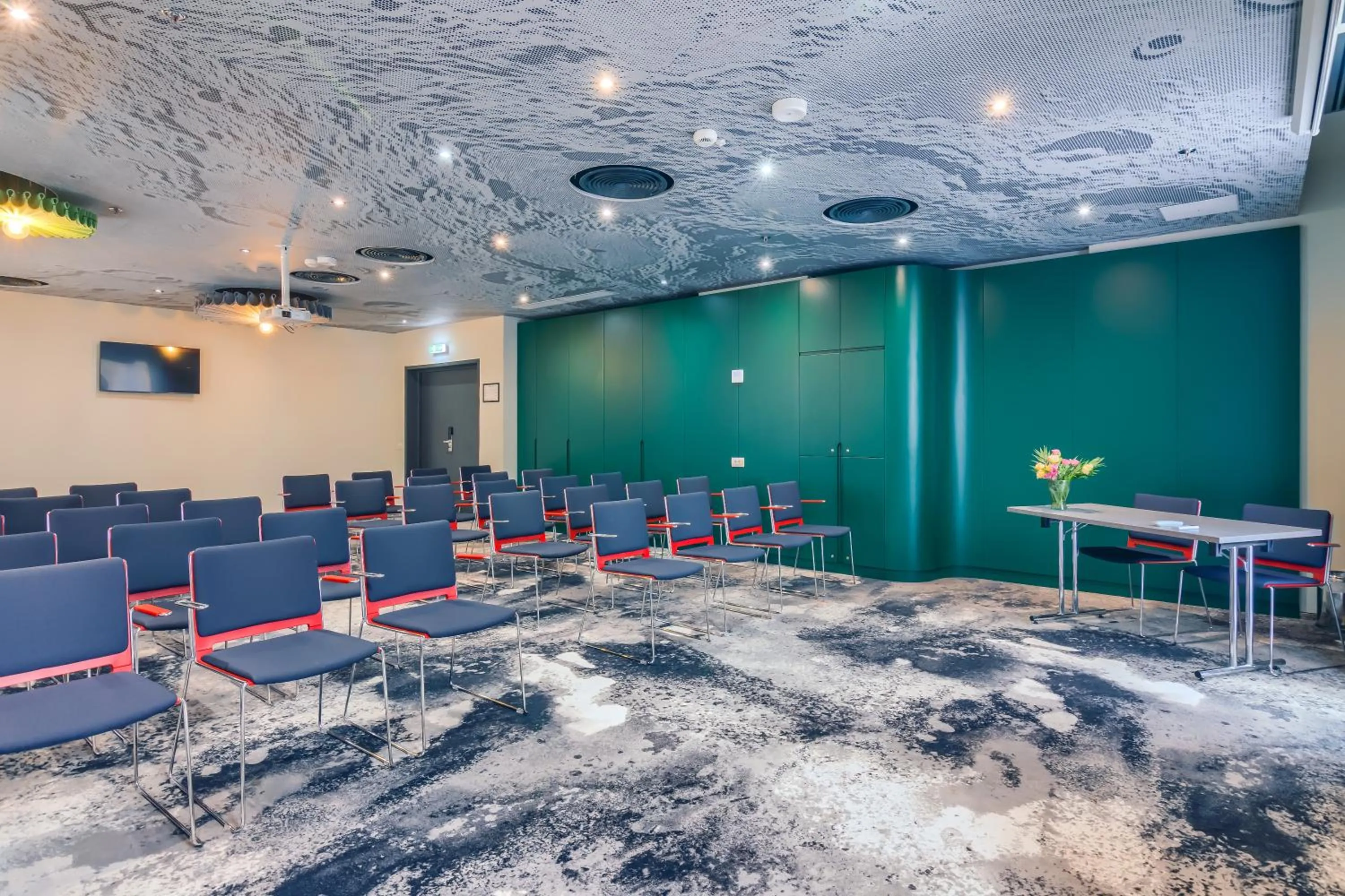 TV and multimedia in ibis Bucharest Politehnica