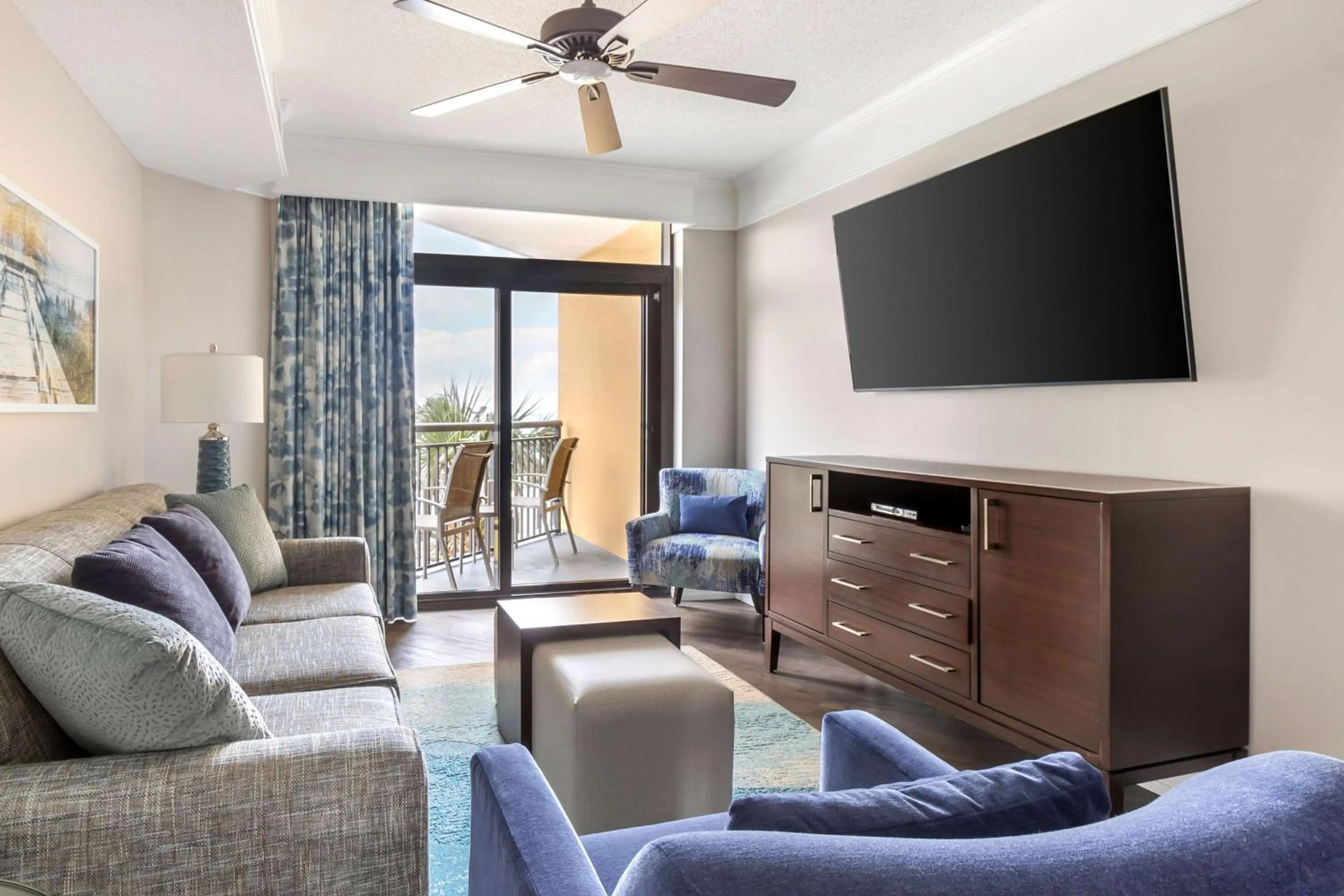 Living room in Hilton Grand Vacations Club Anderson Ocean Myrtle Beach