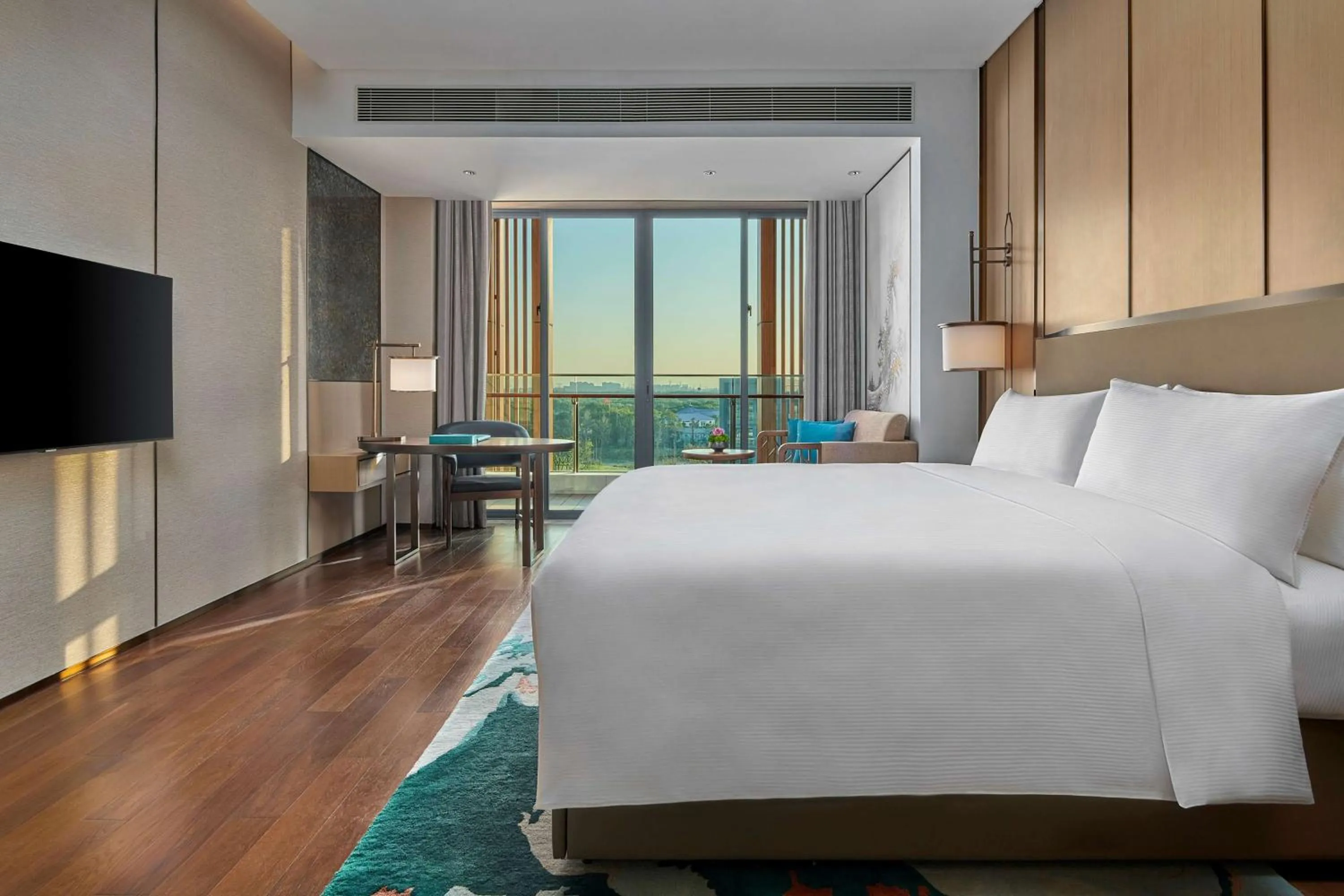 Bedroom, Bed in Hilton Shanghai Fengxian