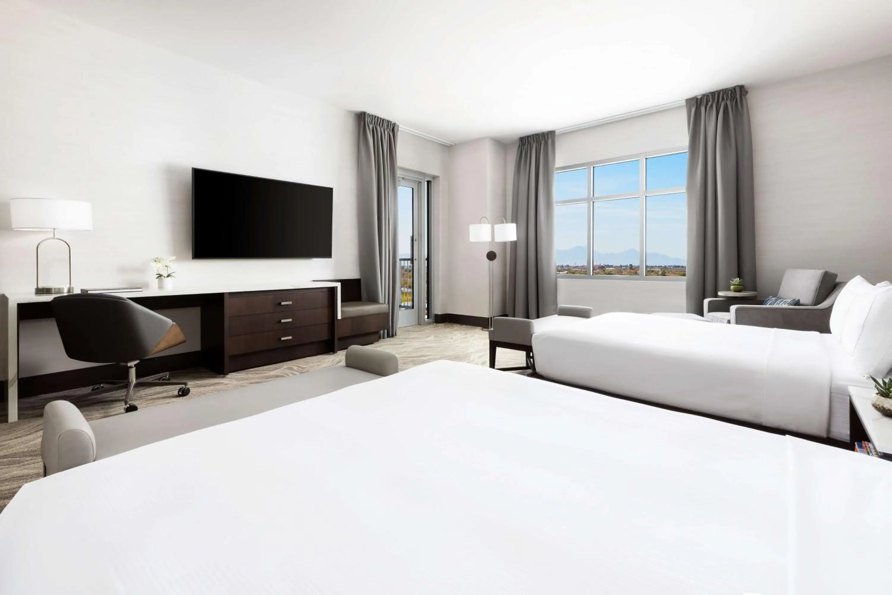 Bedroom, Bed in Doubletree By Hilton Tucson Downtown Convention Center