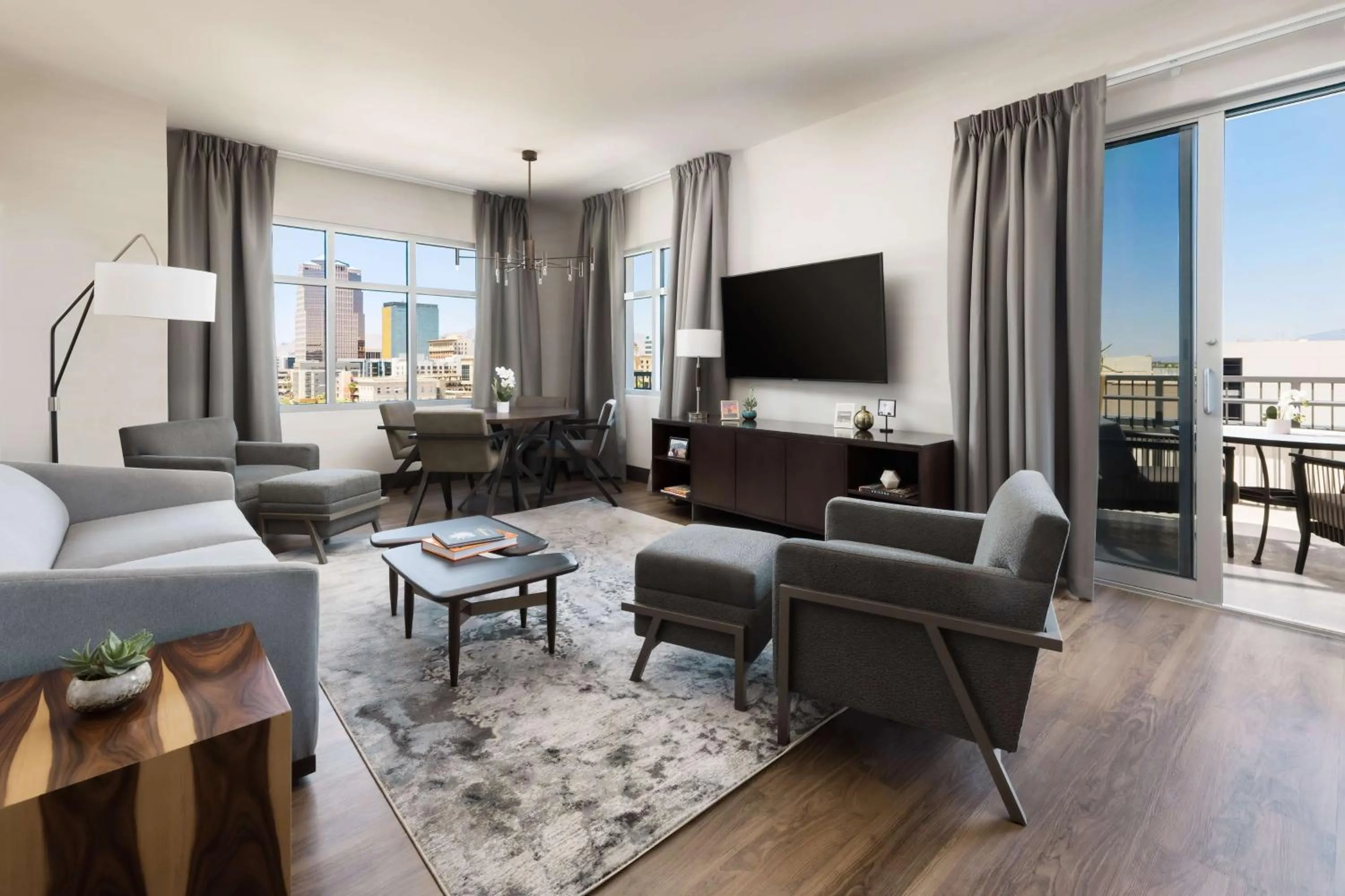 Bedroom in Doubletree By Hilton Tucson Downtown Convention Center