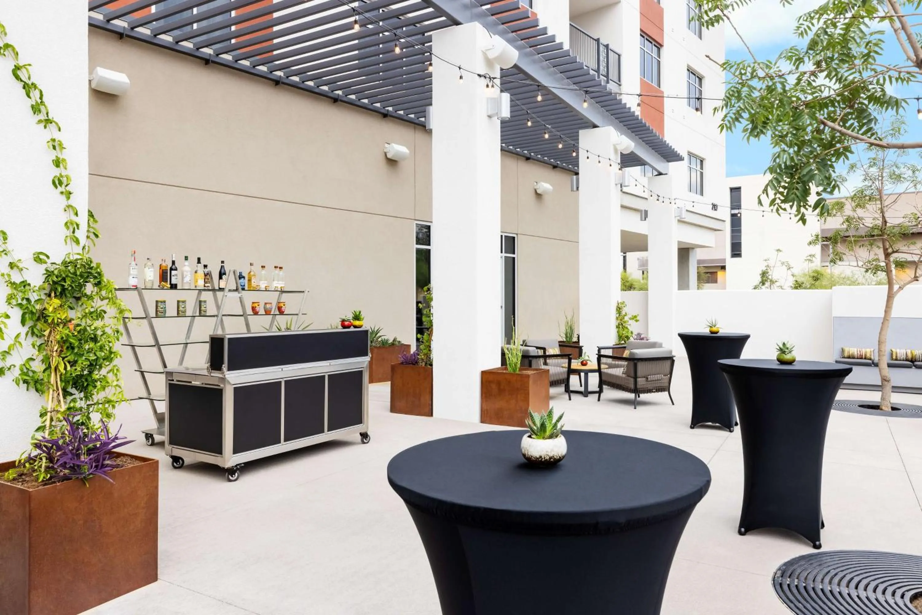 Restaurant/places to eat in Doubletree By Hilton Tucson Downtown Convention Center