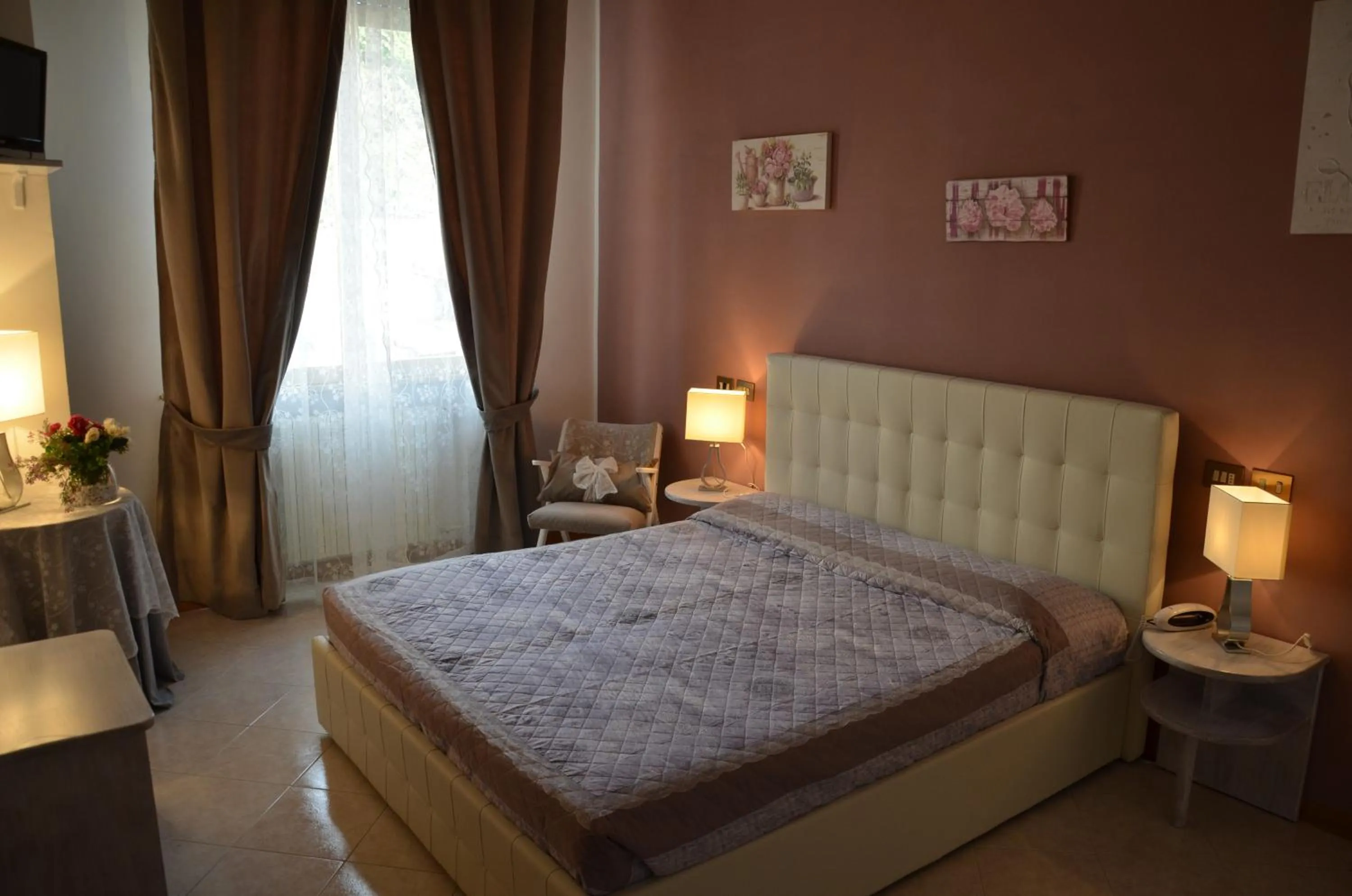 Photo of the whole room in Hotel President