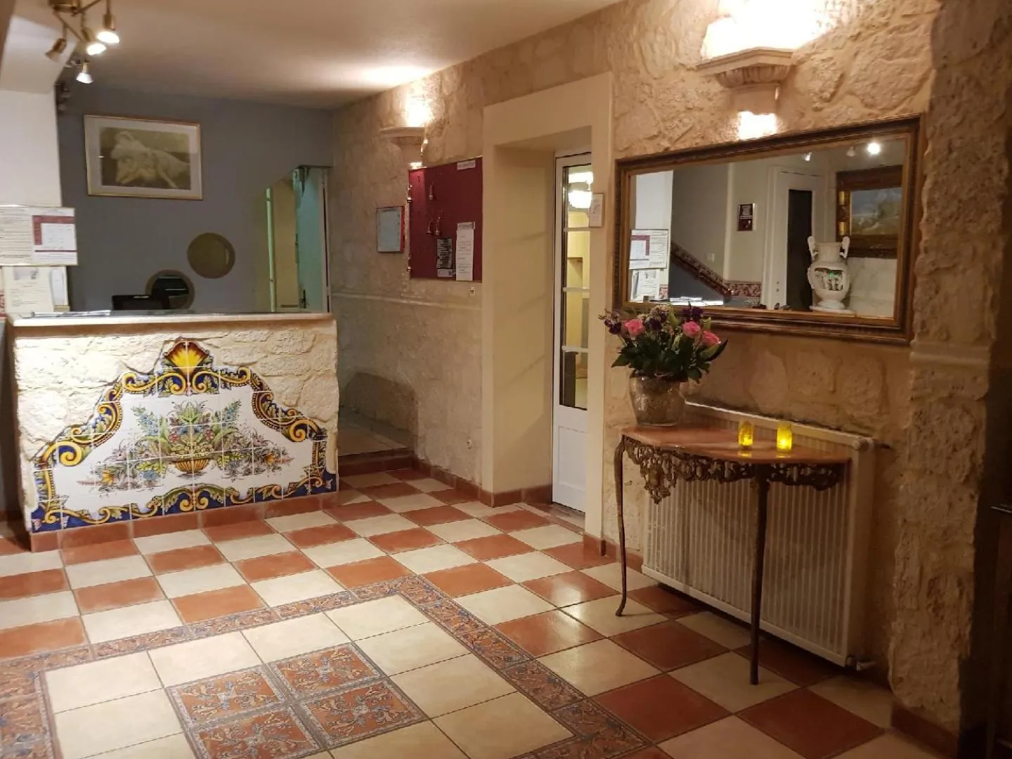 Lobby or reception in Hôtel-Restaurant le Commerce