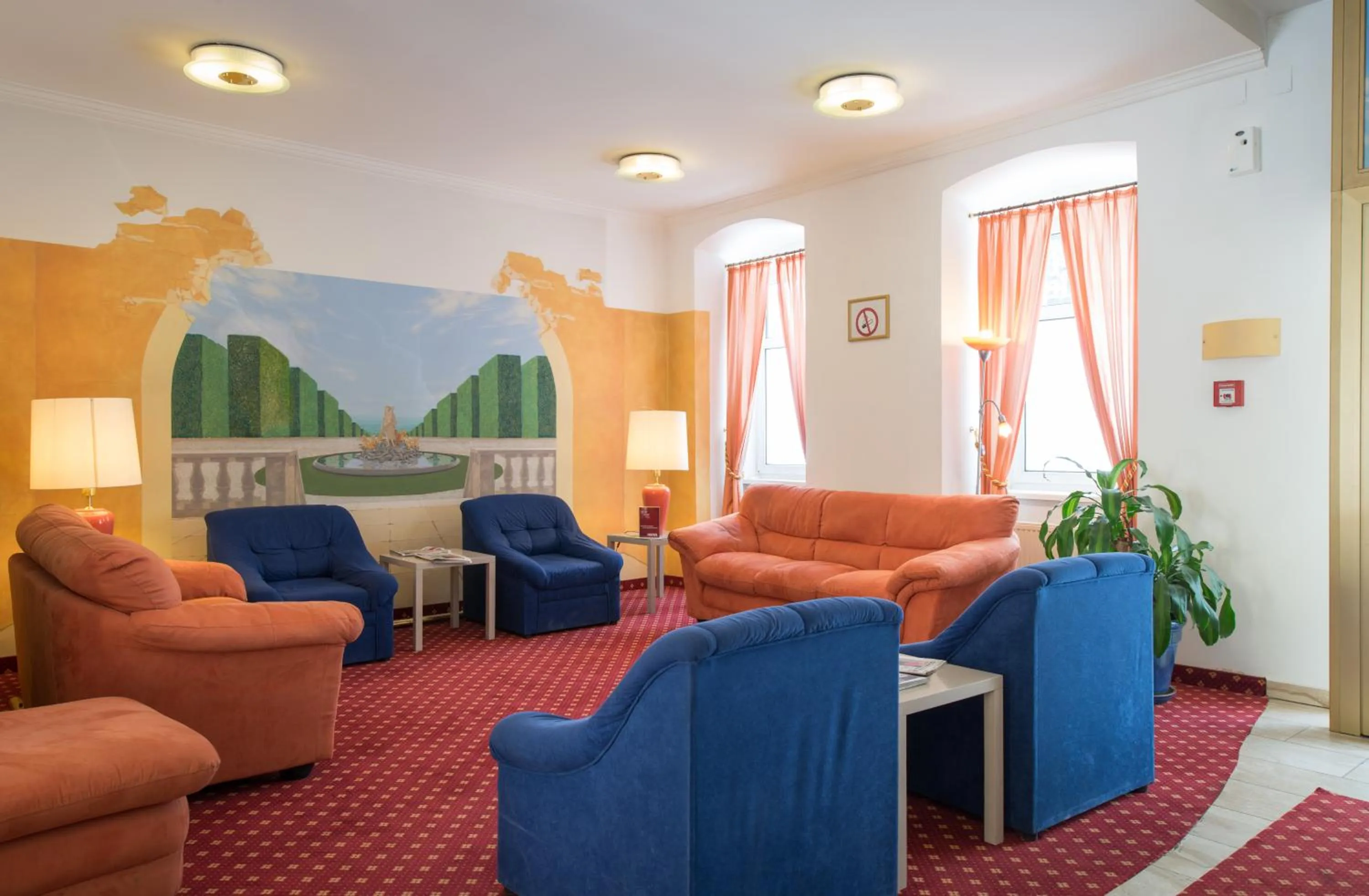 Lobby or reception in Garten- und Kunsthotel Gabriel City