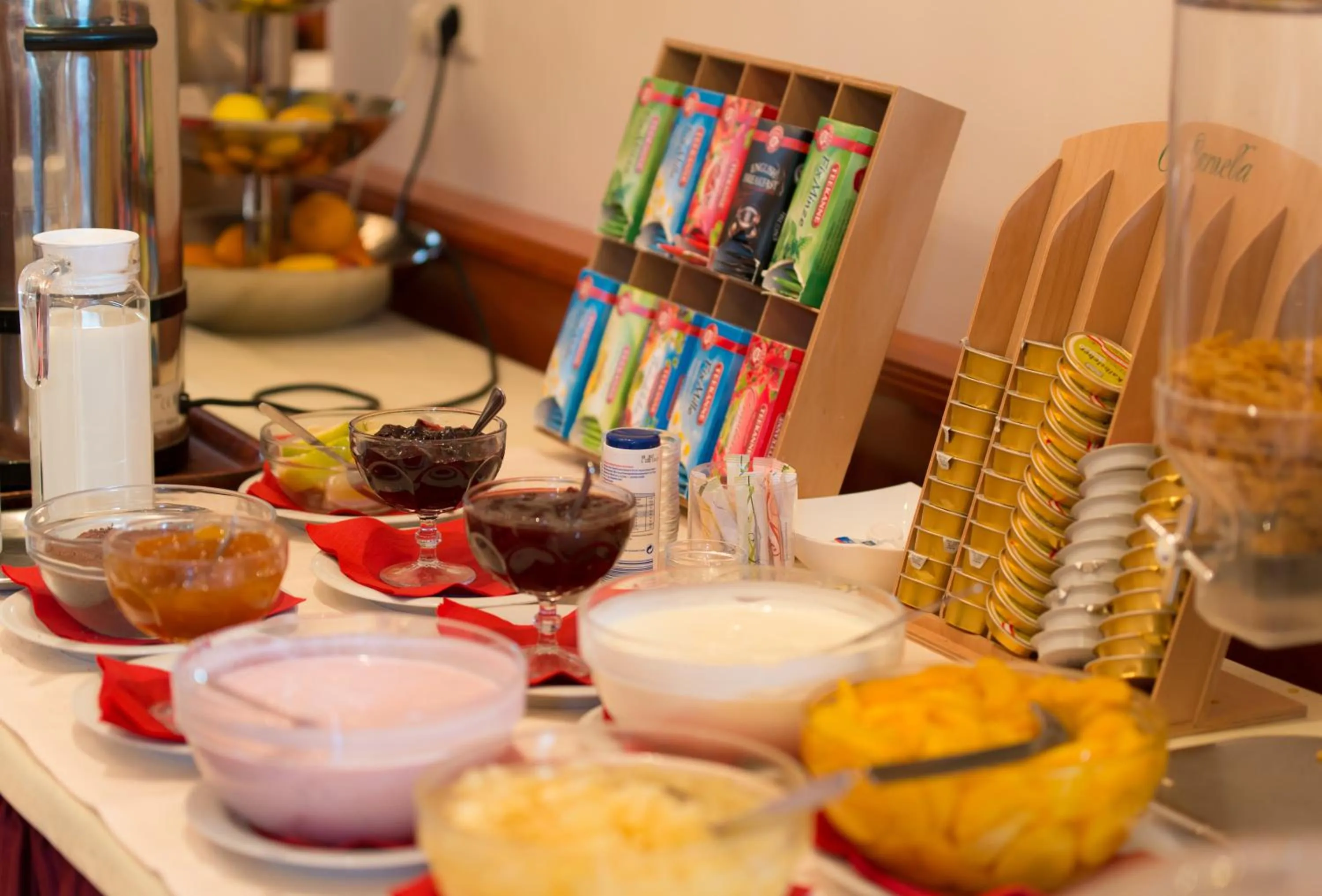 Restaurant/places to eat in Garten- und Kunsthotel Gabriel City