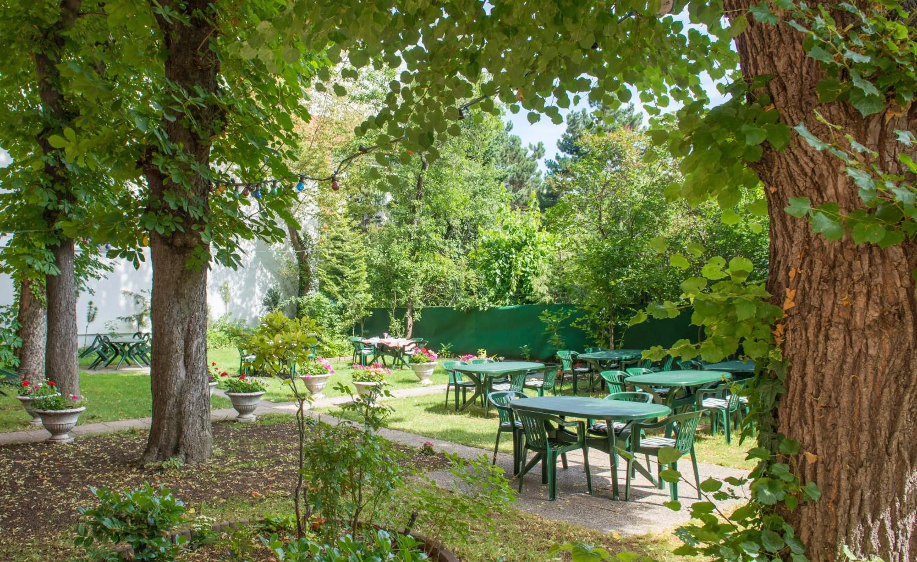 Garden in Garten- und Kunsthotel Gabriel City