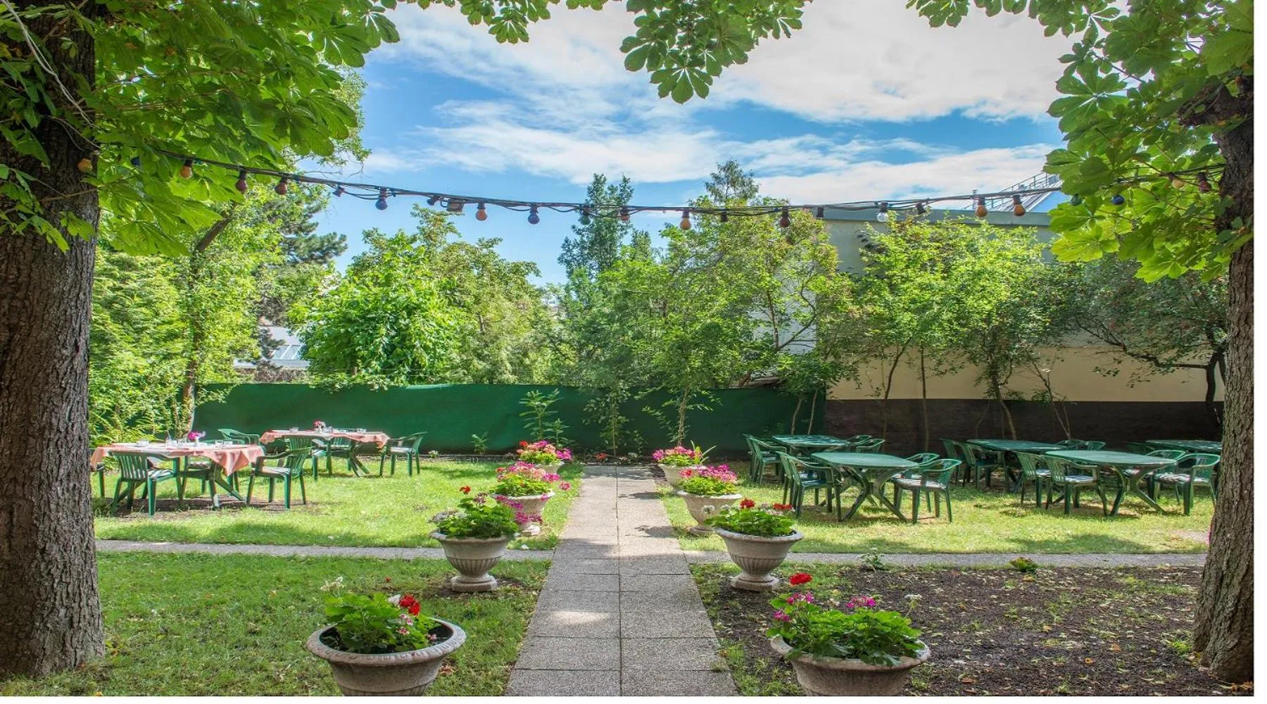 Garden in Garten- und Kunsthotel Gabriel City