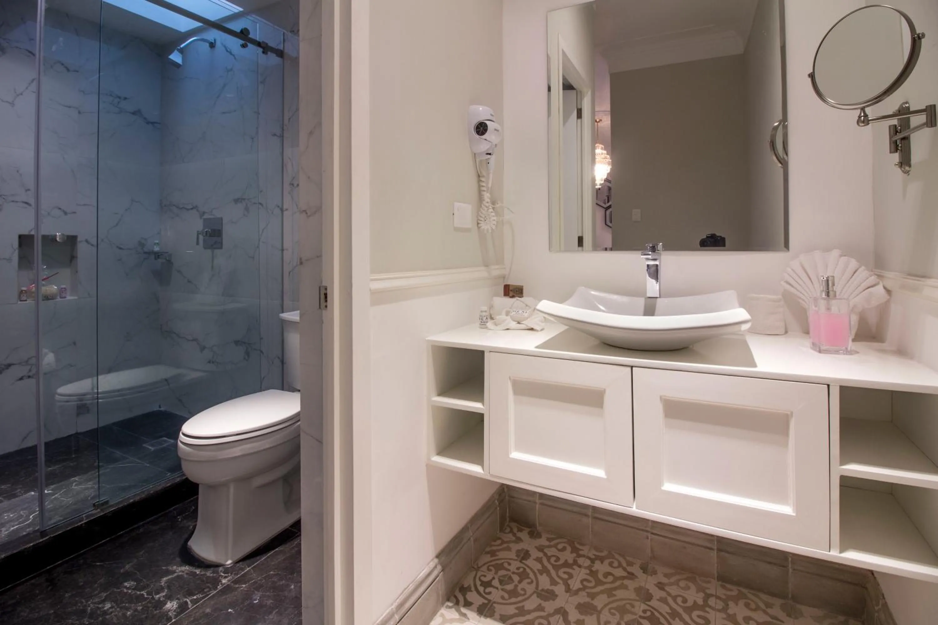 Hotel Business Real 500