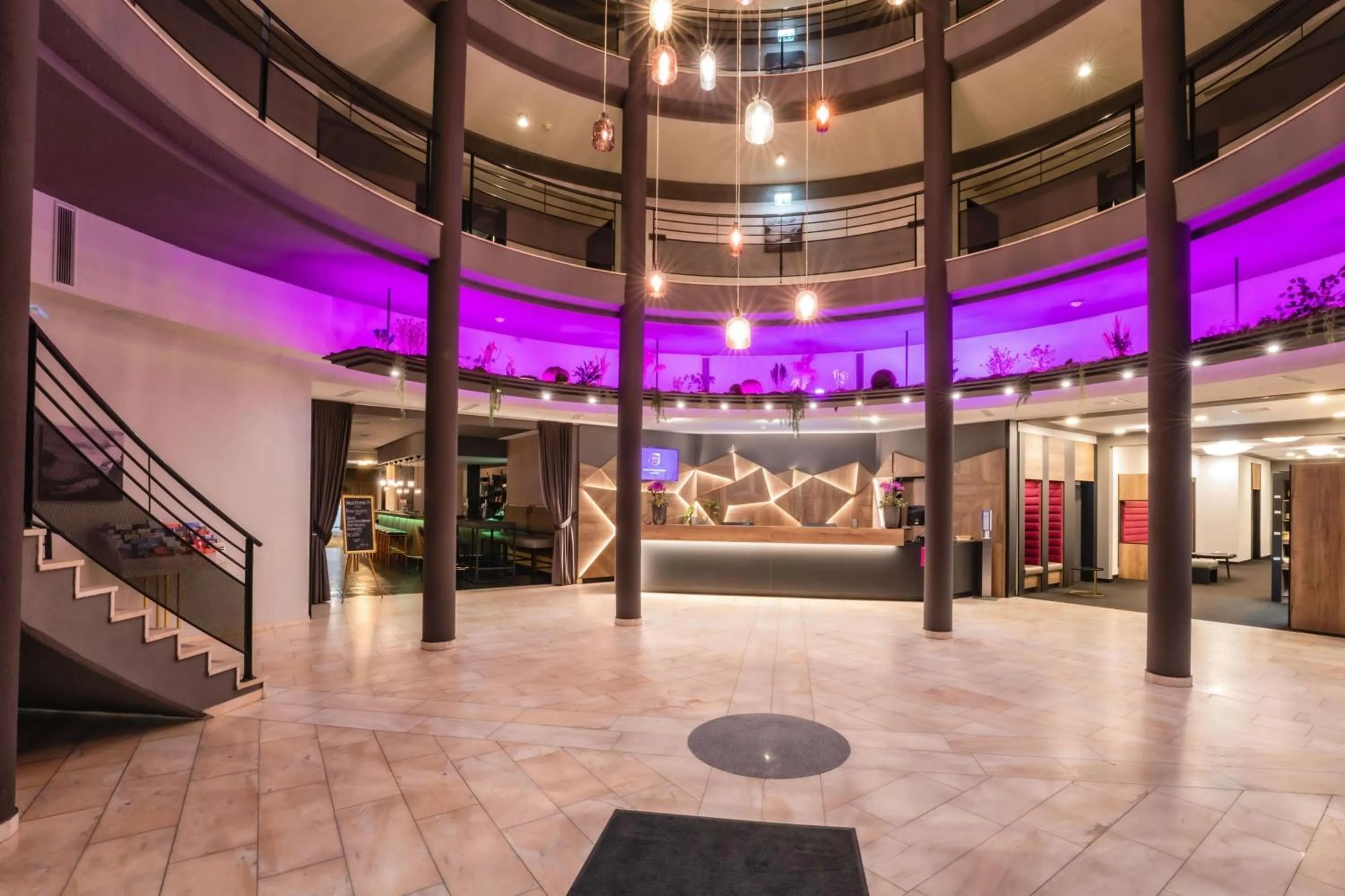 Lobby or reception in FourSide Hotel Salzburg Messe, Trademark Collection by Wyndham