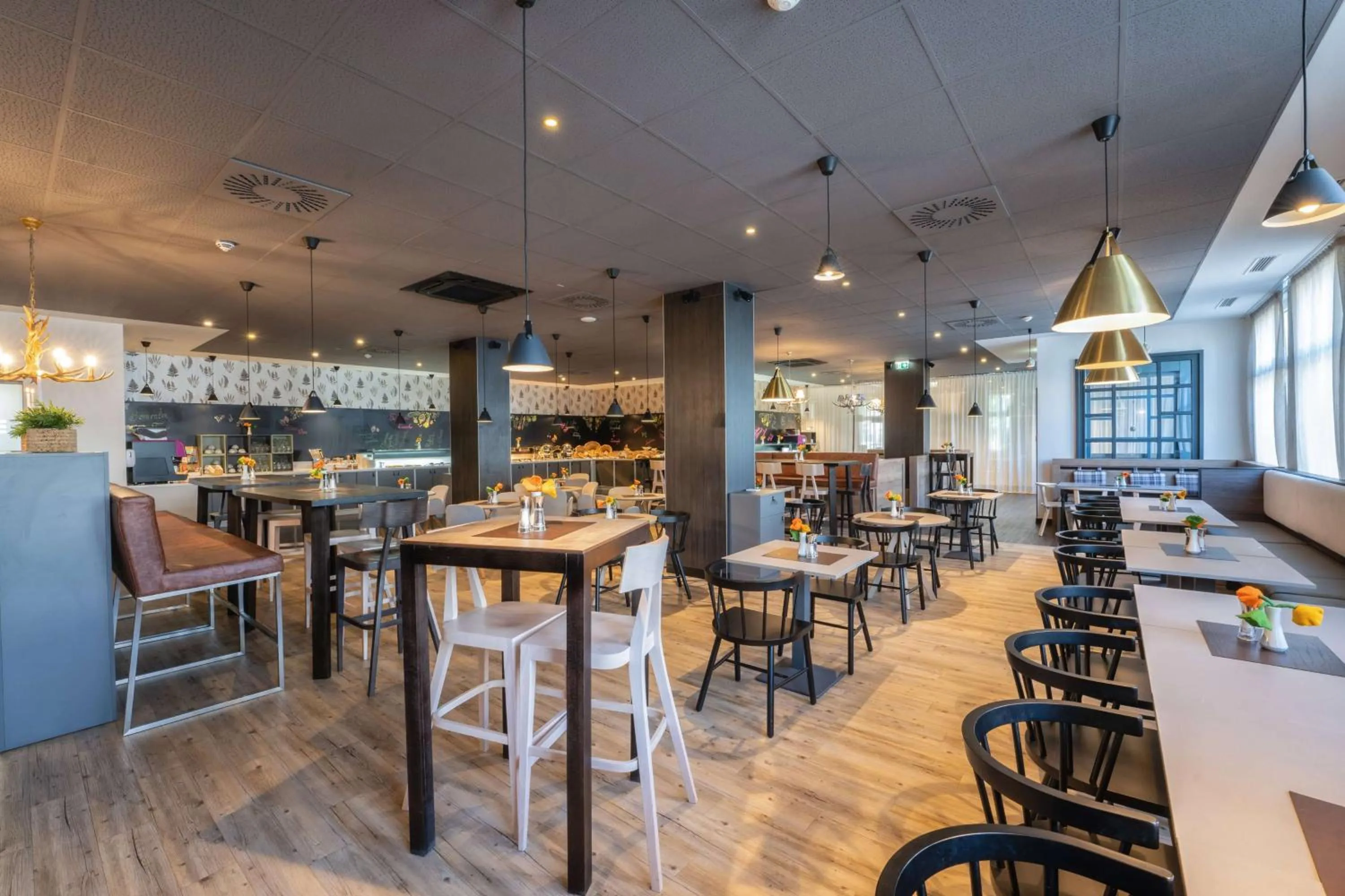 Restaurant/places to eat in FourSide Hotel Salzburg Messe, Trademark Collection by Wyndham