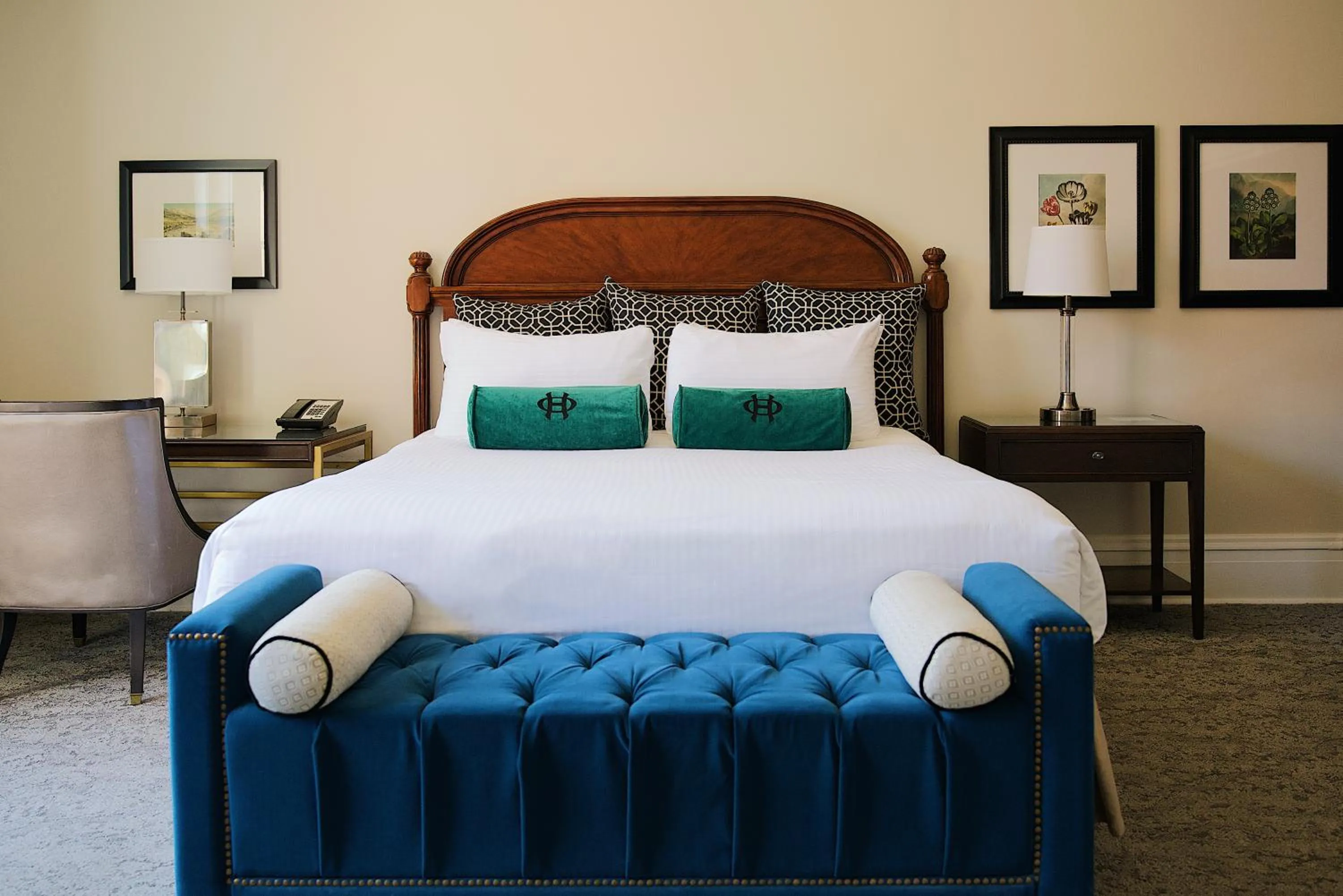 Bed in The Oxford Hotel