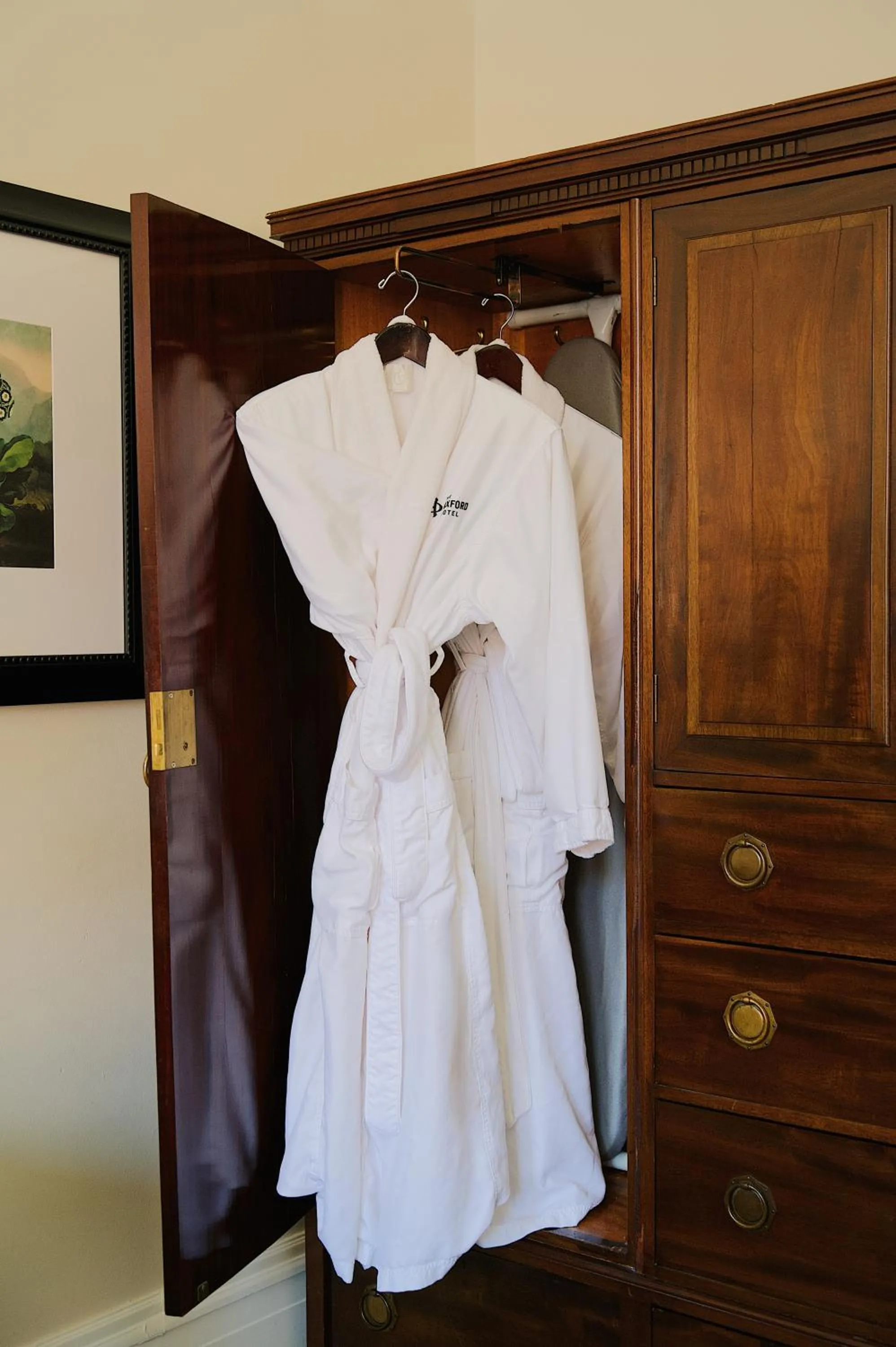 wardrobe in The Oxford Hotel