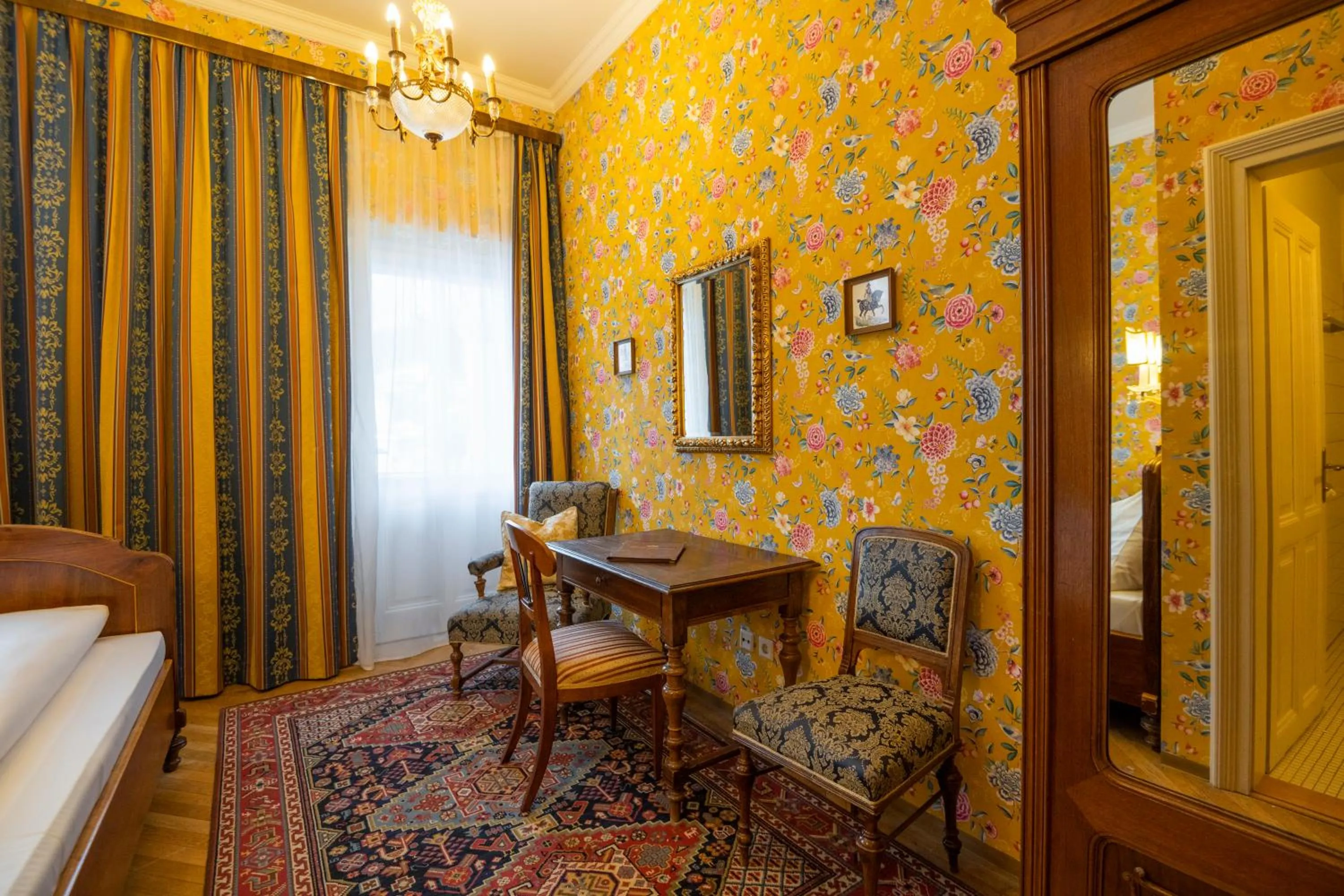 Bed in Villa Excelsior Hotel & Kurhaus