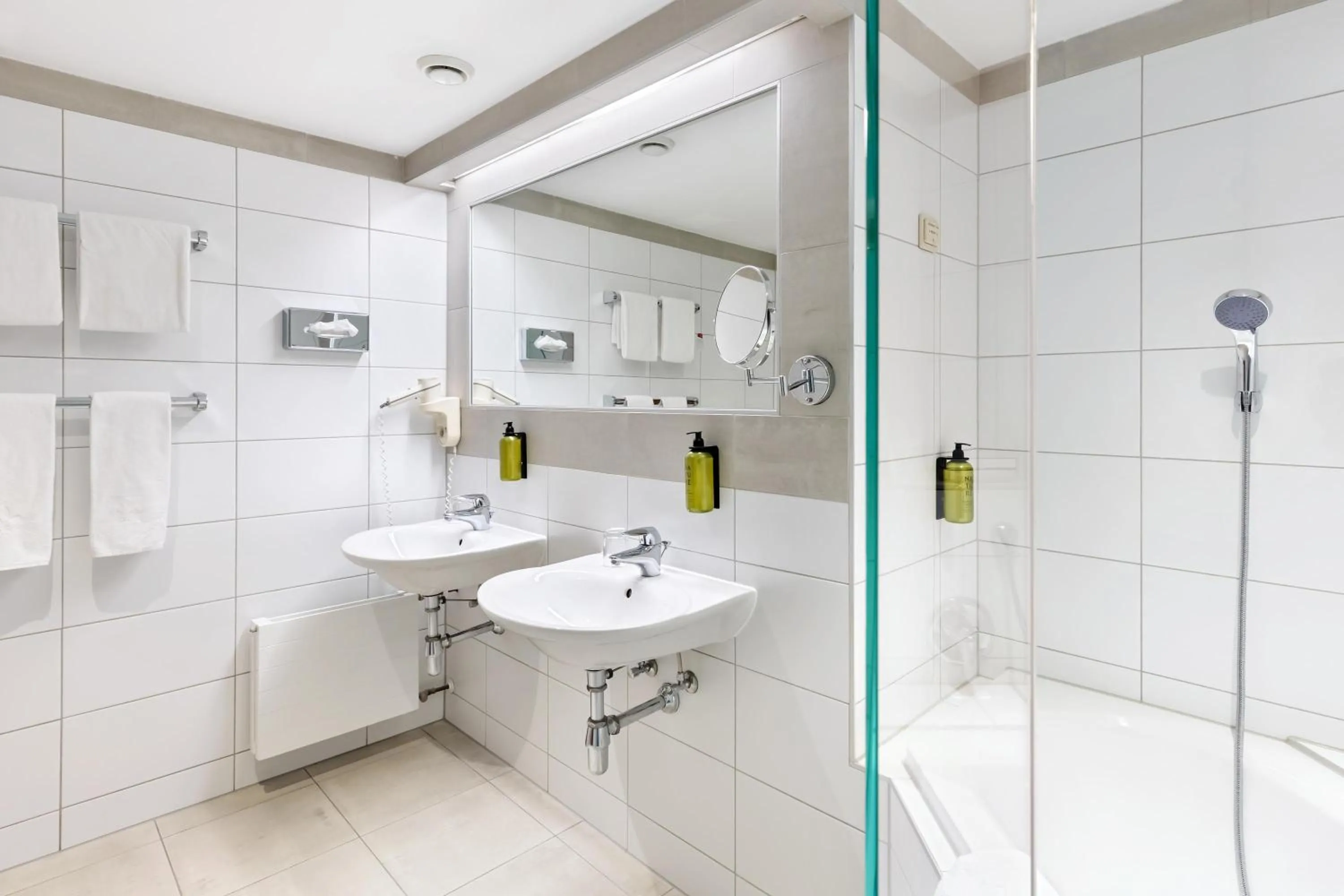 Bathroom in Austria Trend Hotel Europa Graz Hauptbahnhof