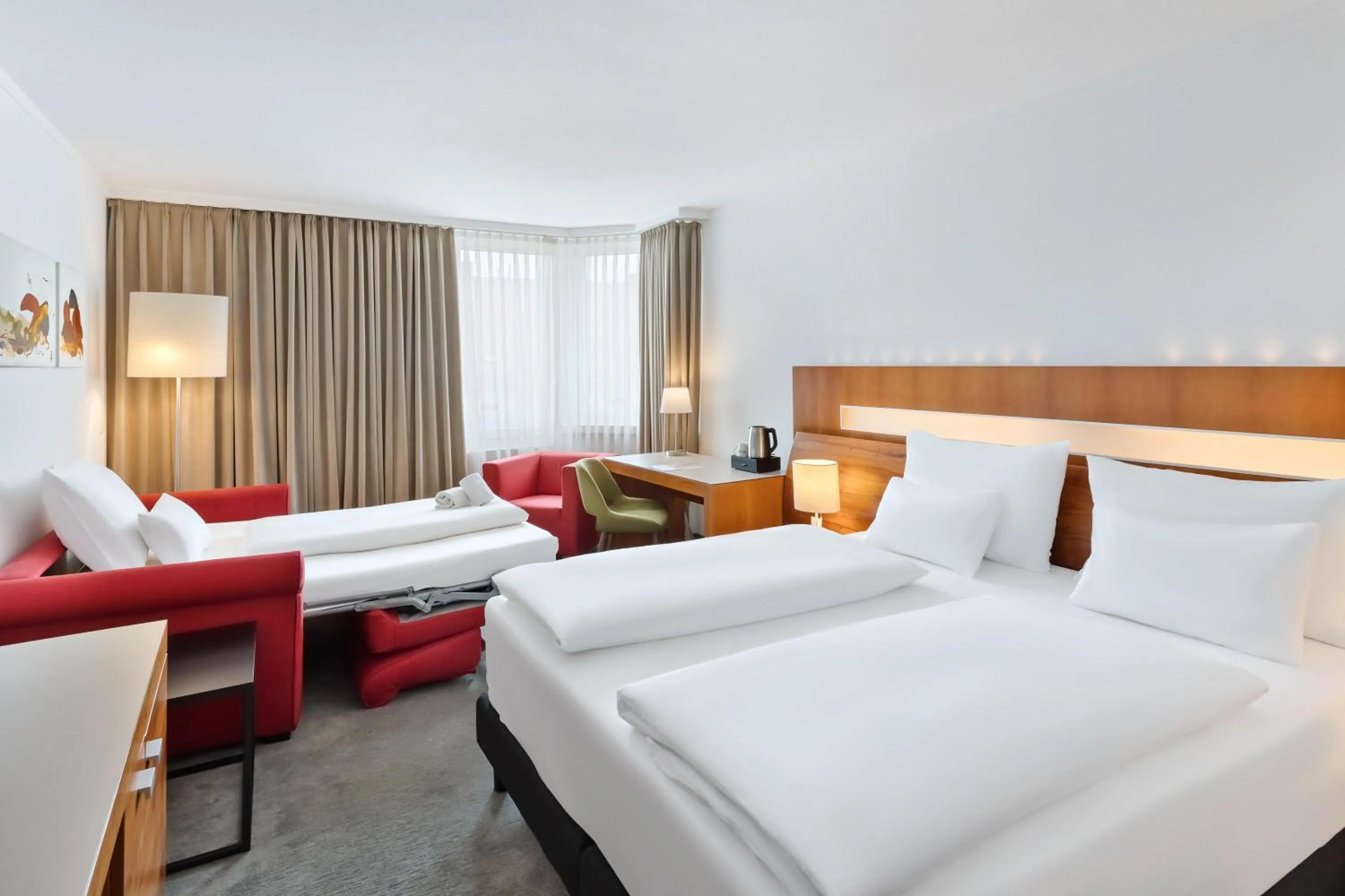 Photo of the whole room, Bed in Austria Trend Hotel Europa Graz Hauptbahnhof