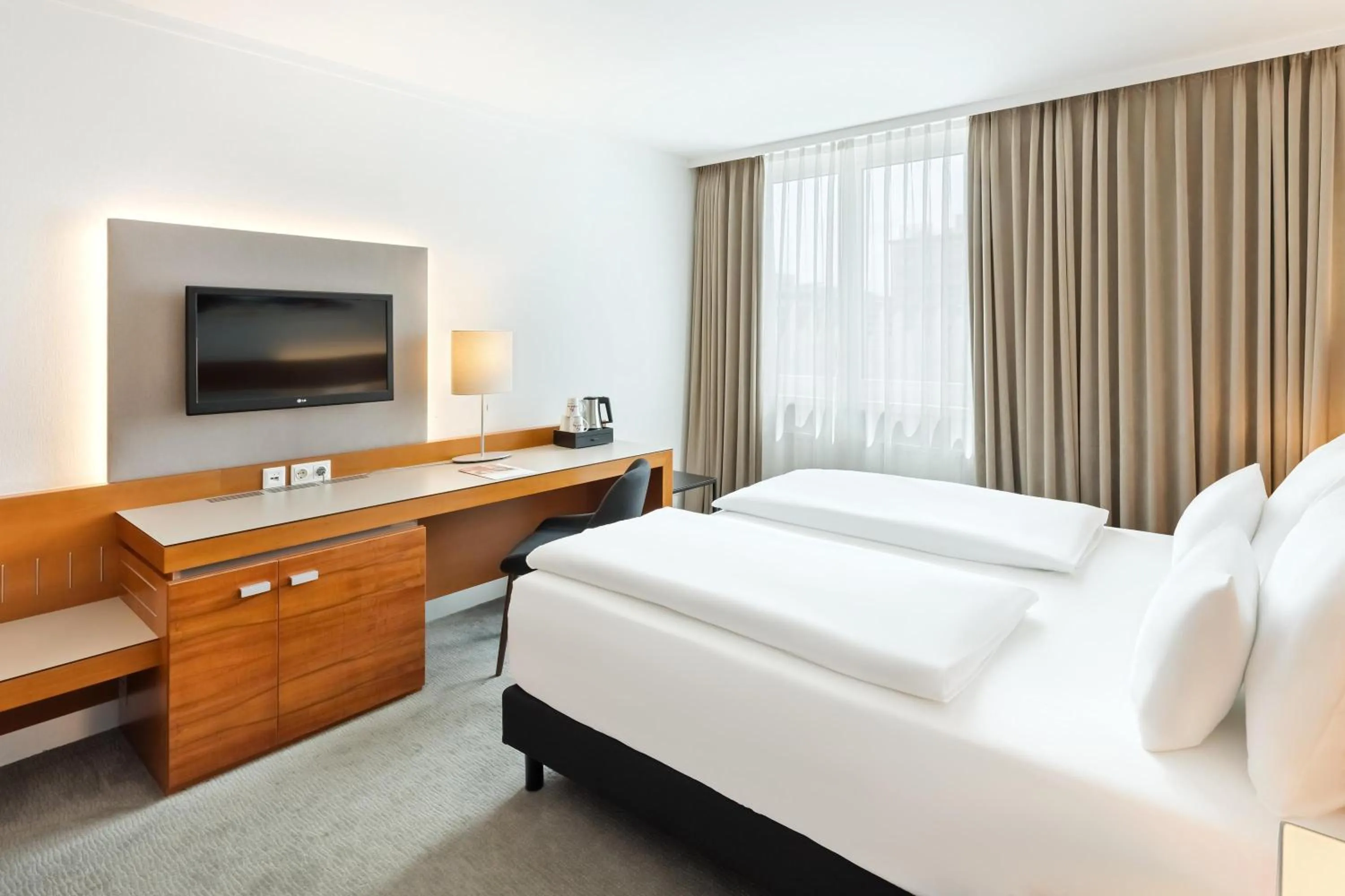 Photo of the whole room, Bed in Austria Trend Hotel Europa Graz Hauptbahnhof