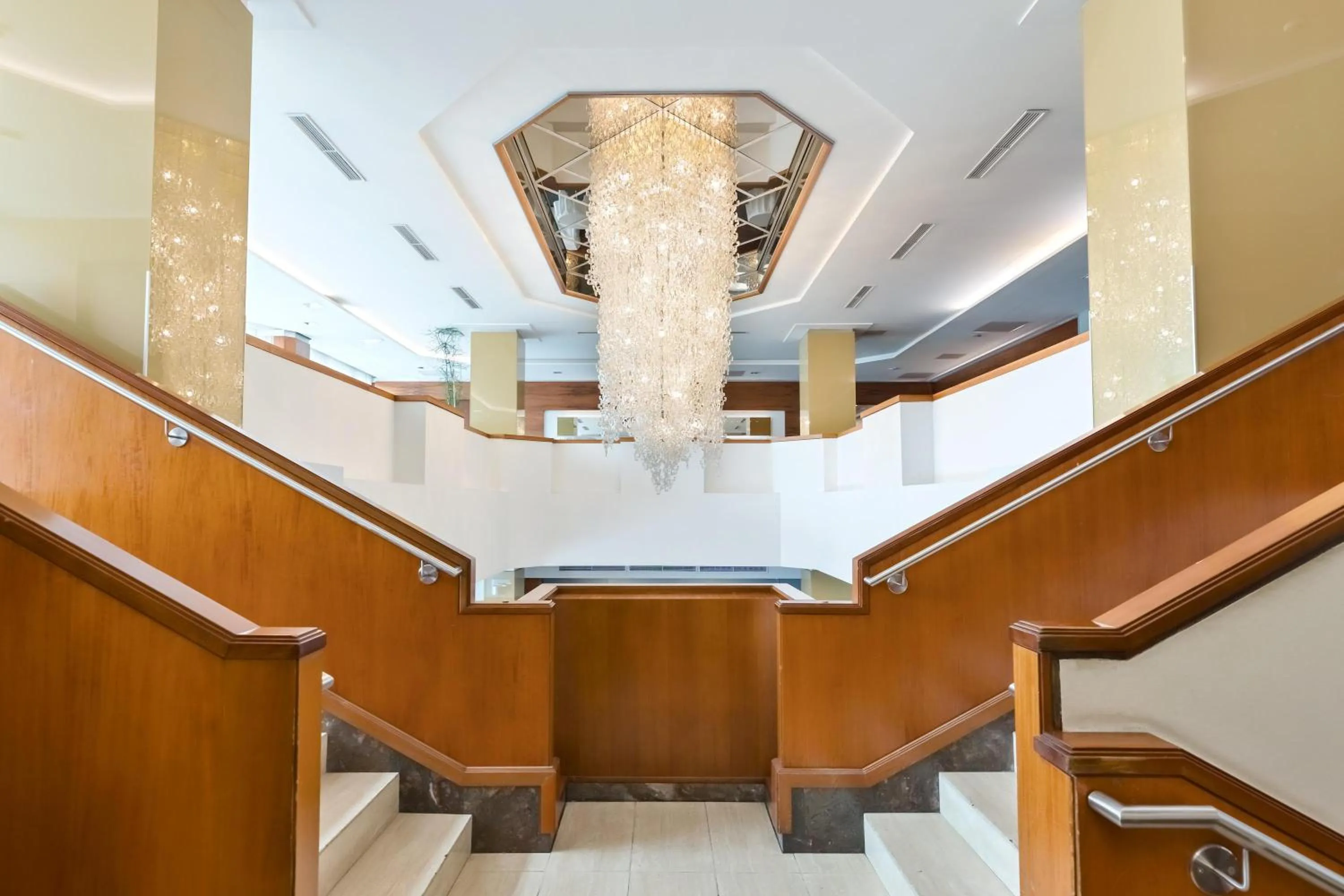 Lobby or reception in Austria Trend Hotel Europa Graz Hauptbahnhof