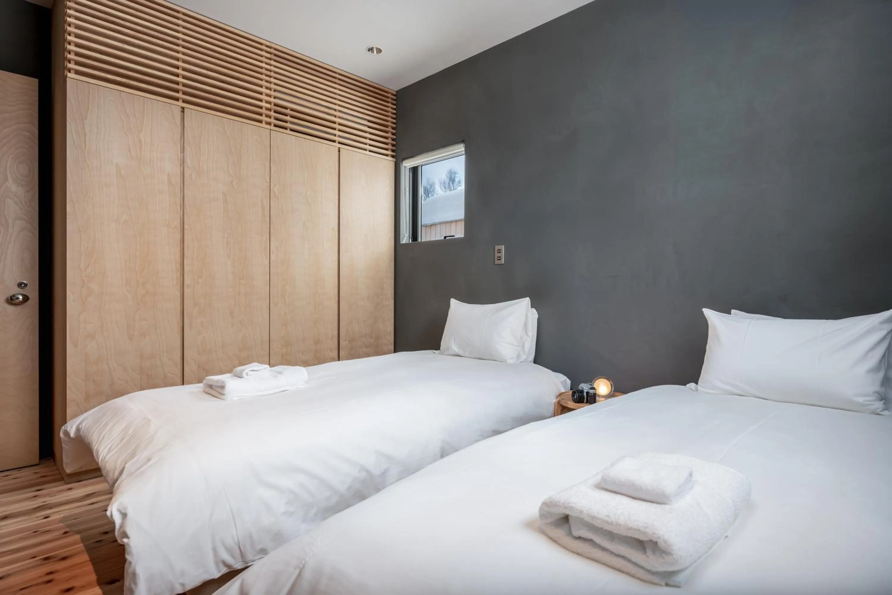 Bedroom, Bed in Foxwood B by H2 Life