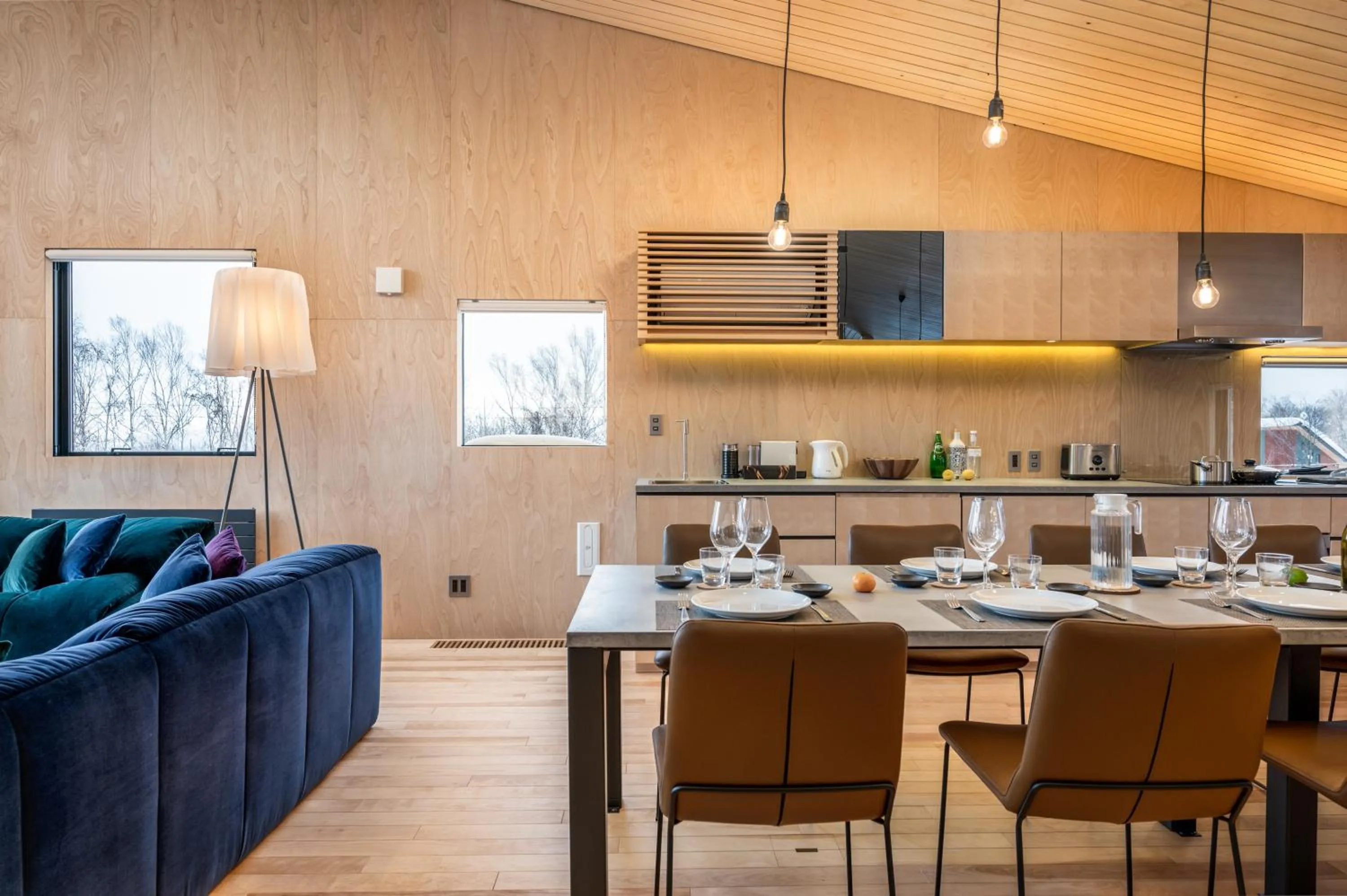 Dining area in Foxwood B by H2 Life