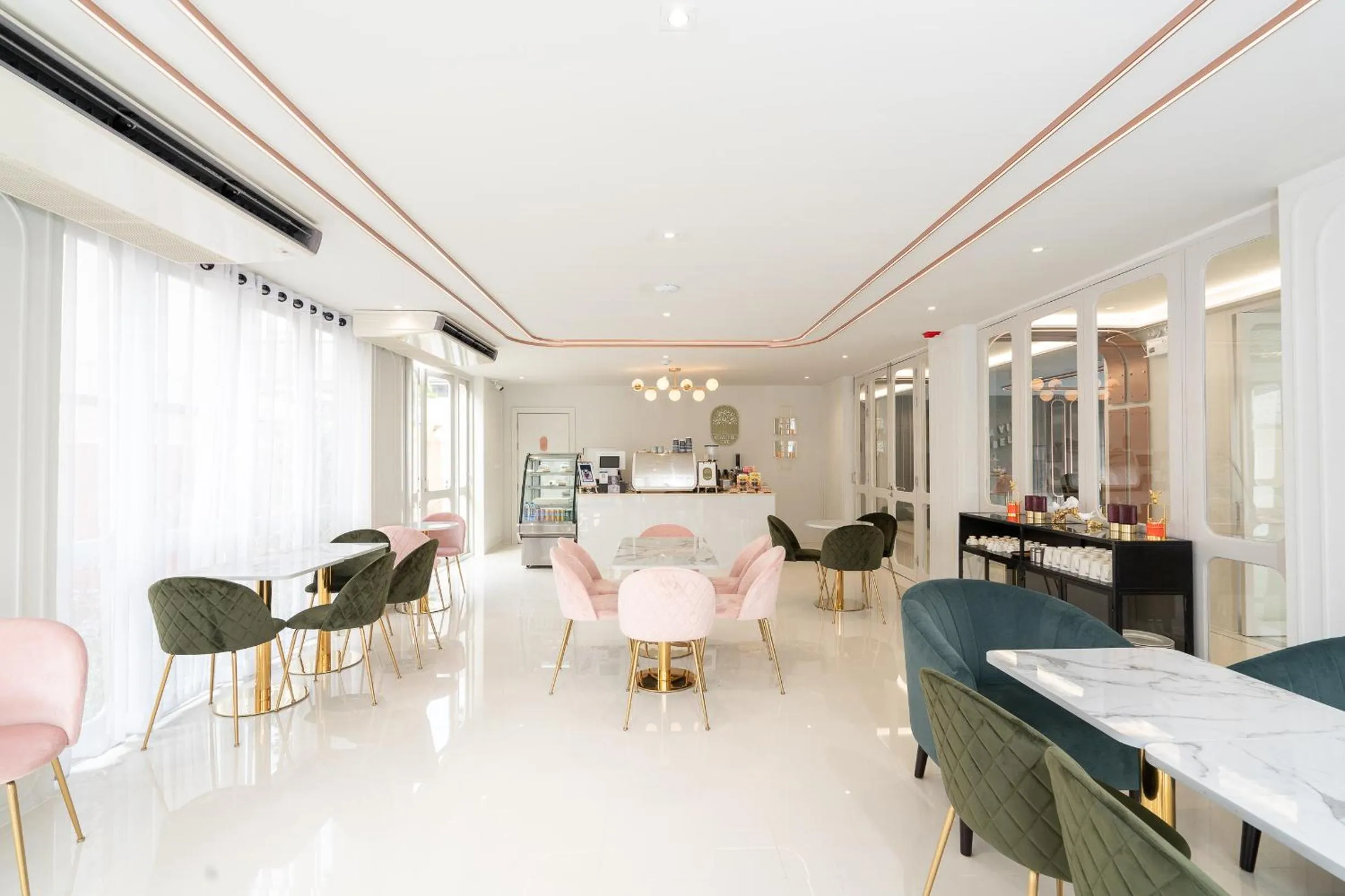 Restaurant/places to eat in NIMANO SUITES