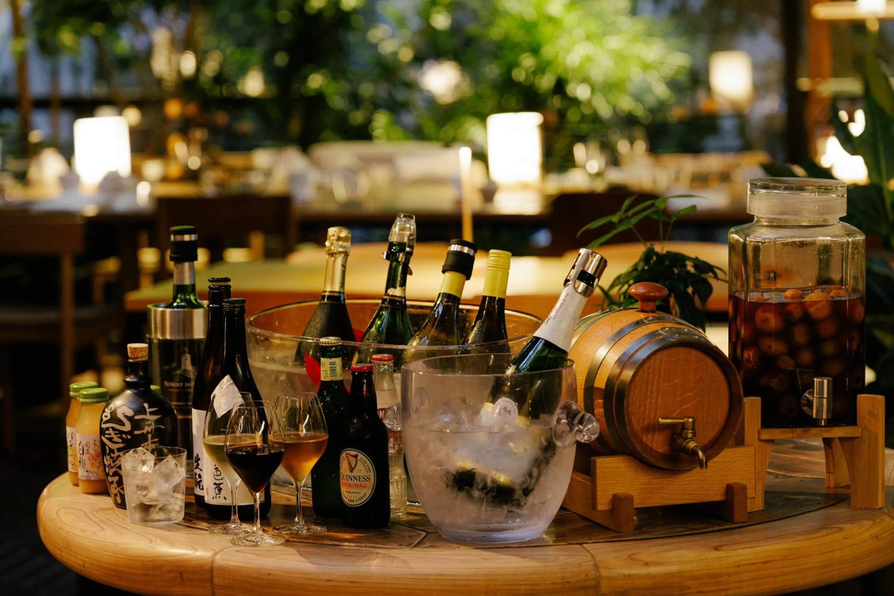 Restaurant/places to eat in SHIROIYA HOTEL