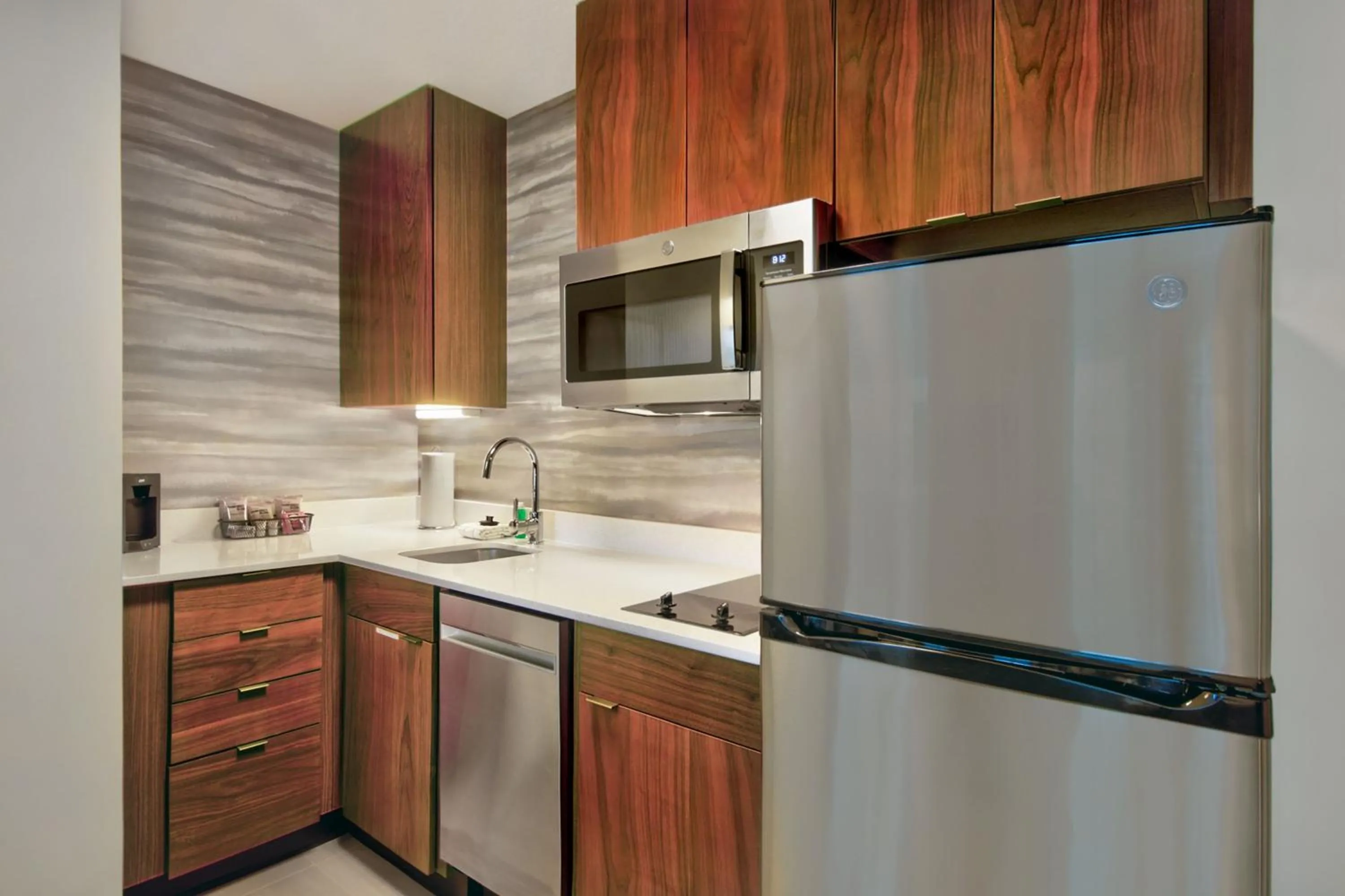 Kitchen or kitchenette in Residence Inn by Marriott Orlando at FLAMINGO CROSSINGS Town Center