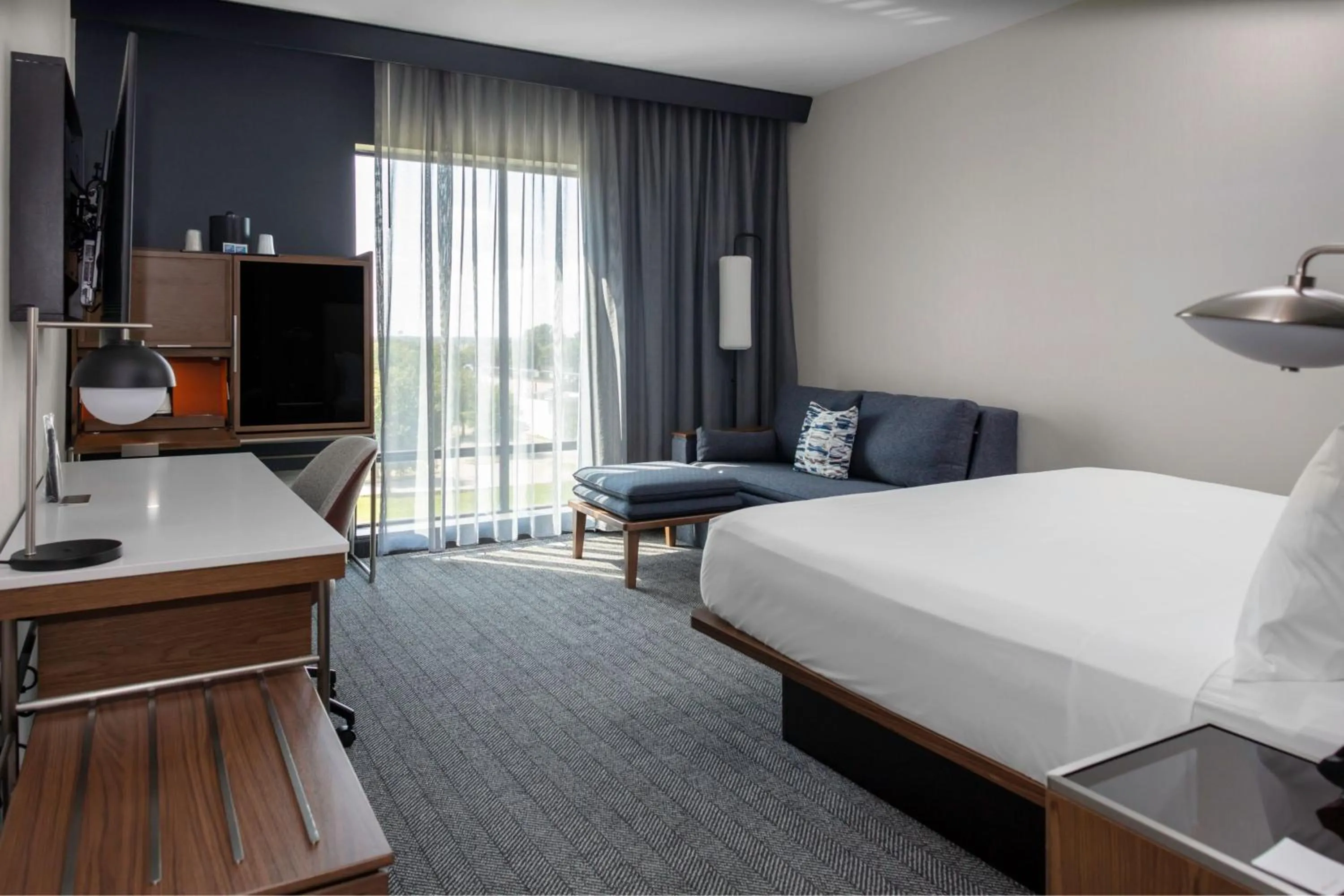 Photo of the whole room, Bed in Courtyard by Marriott Memphis East Galleria
