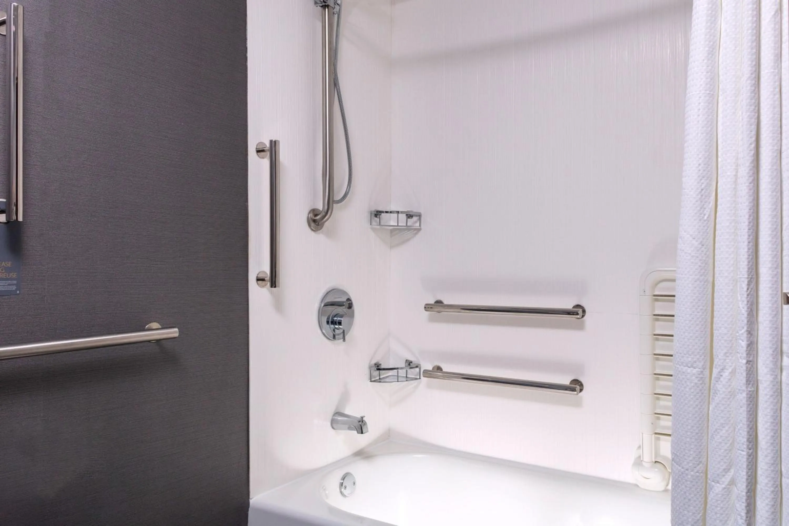 Photo of the whole room in Courtyard by Marriott Memphis East Galleria