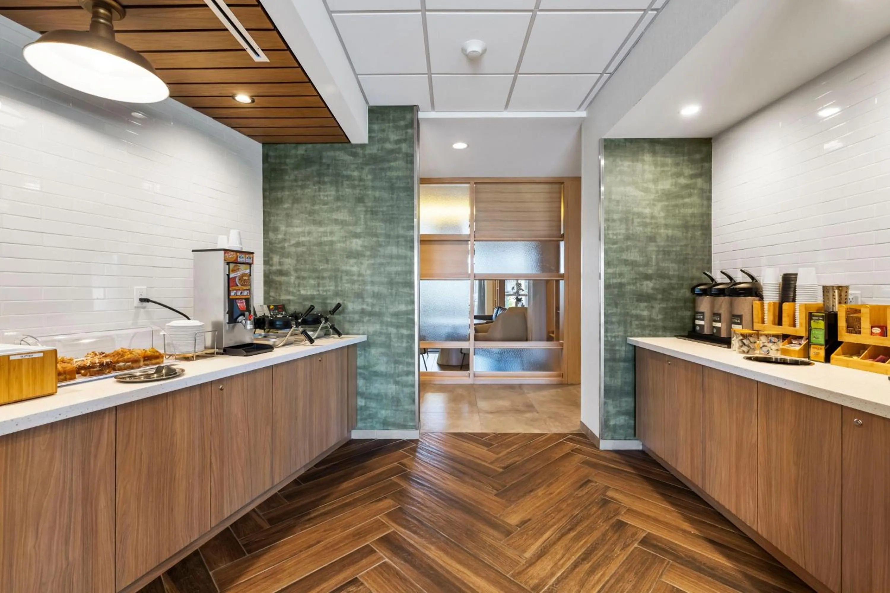 Breakfast in Fairfield by Marriott Inn & Suites San Francisco Airport Oyster Point Area