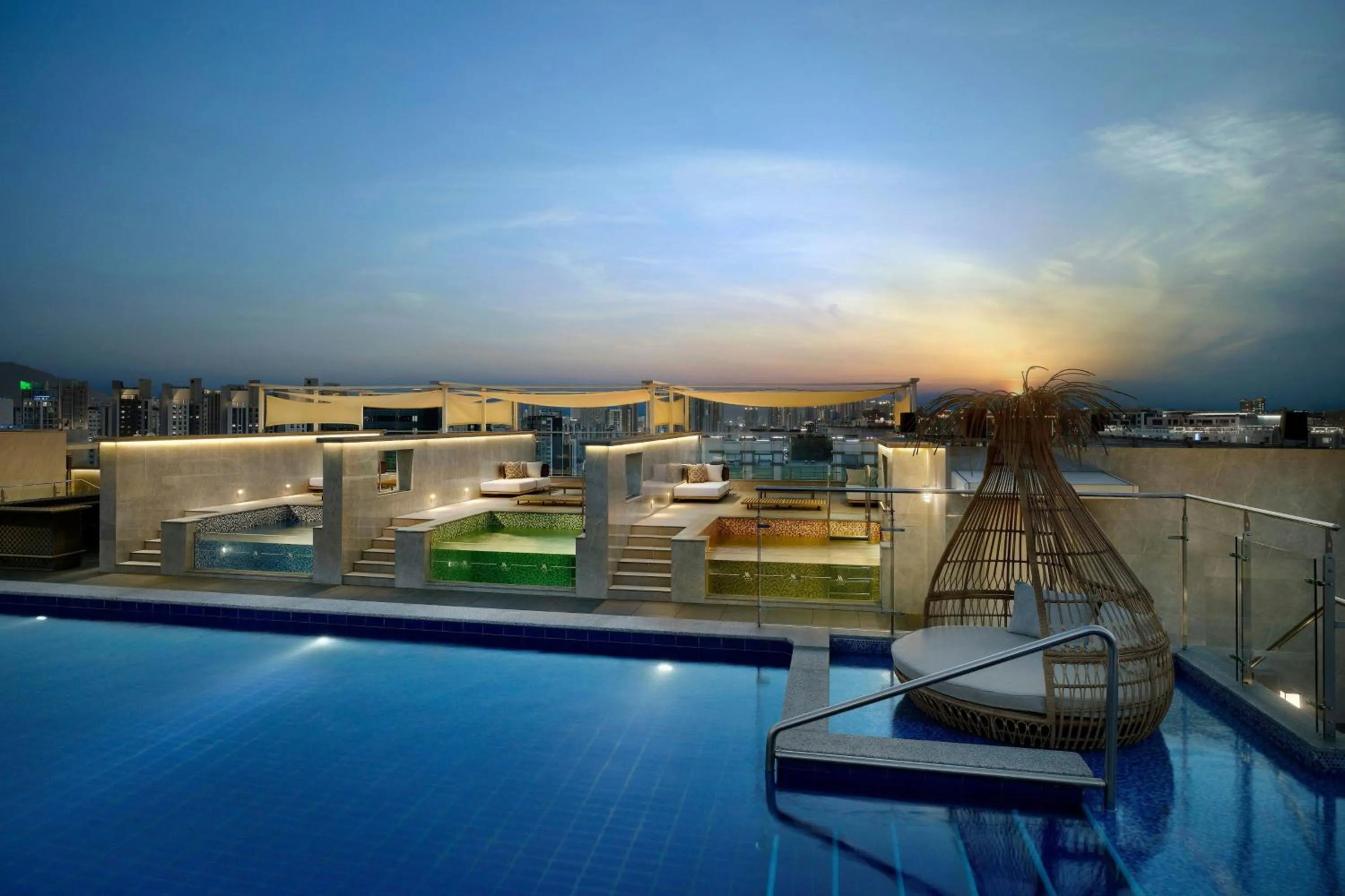 Swimming pool in Daegu Marriott Hotel