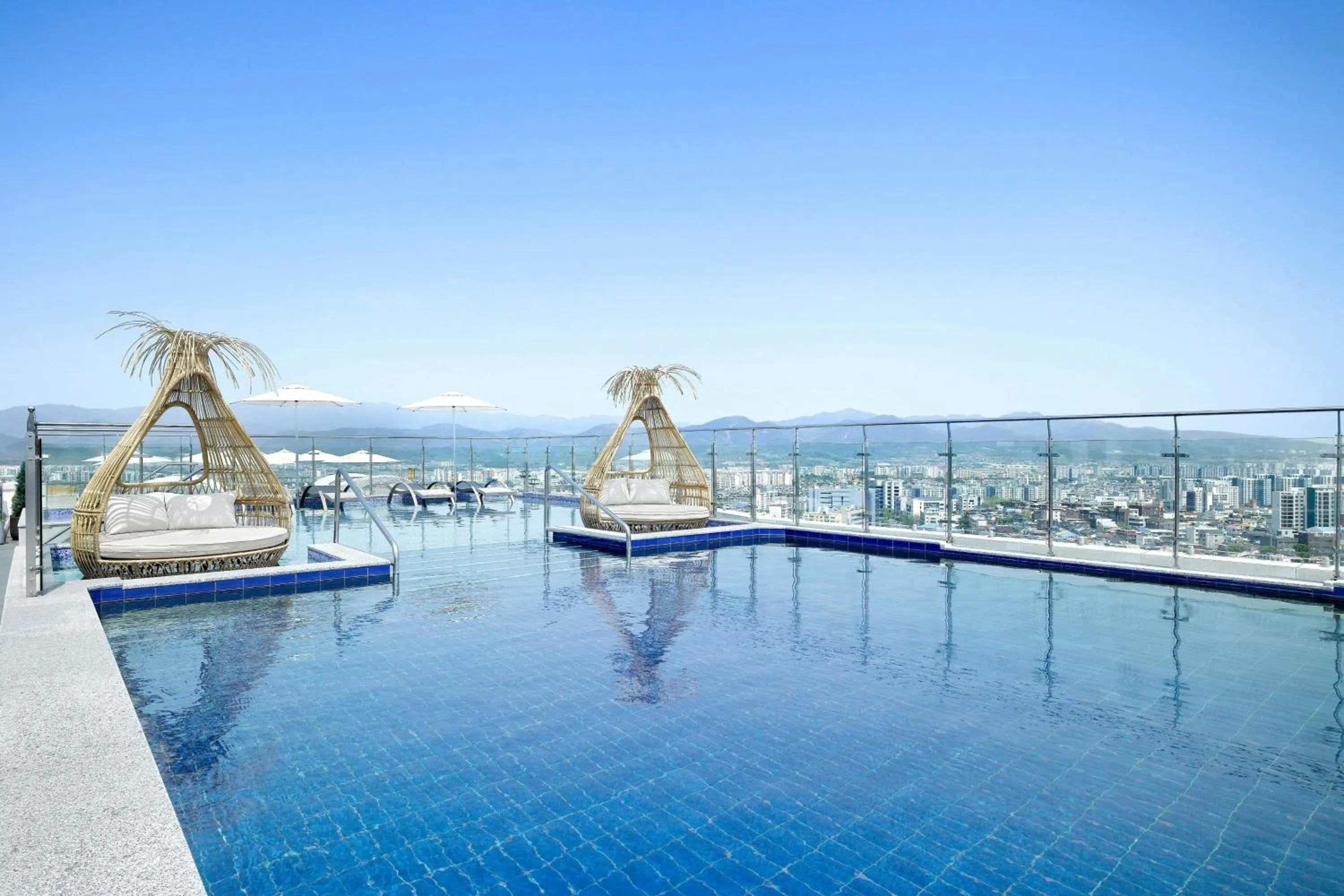 Swimming pool in Daegu Marriott Hotel