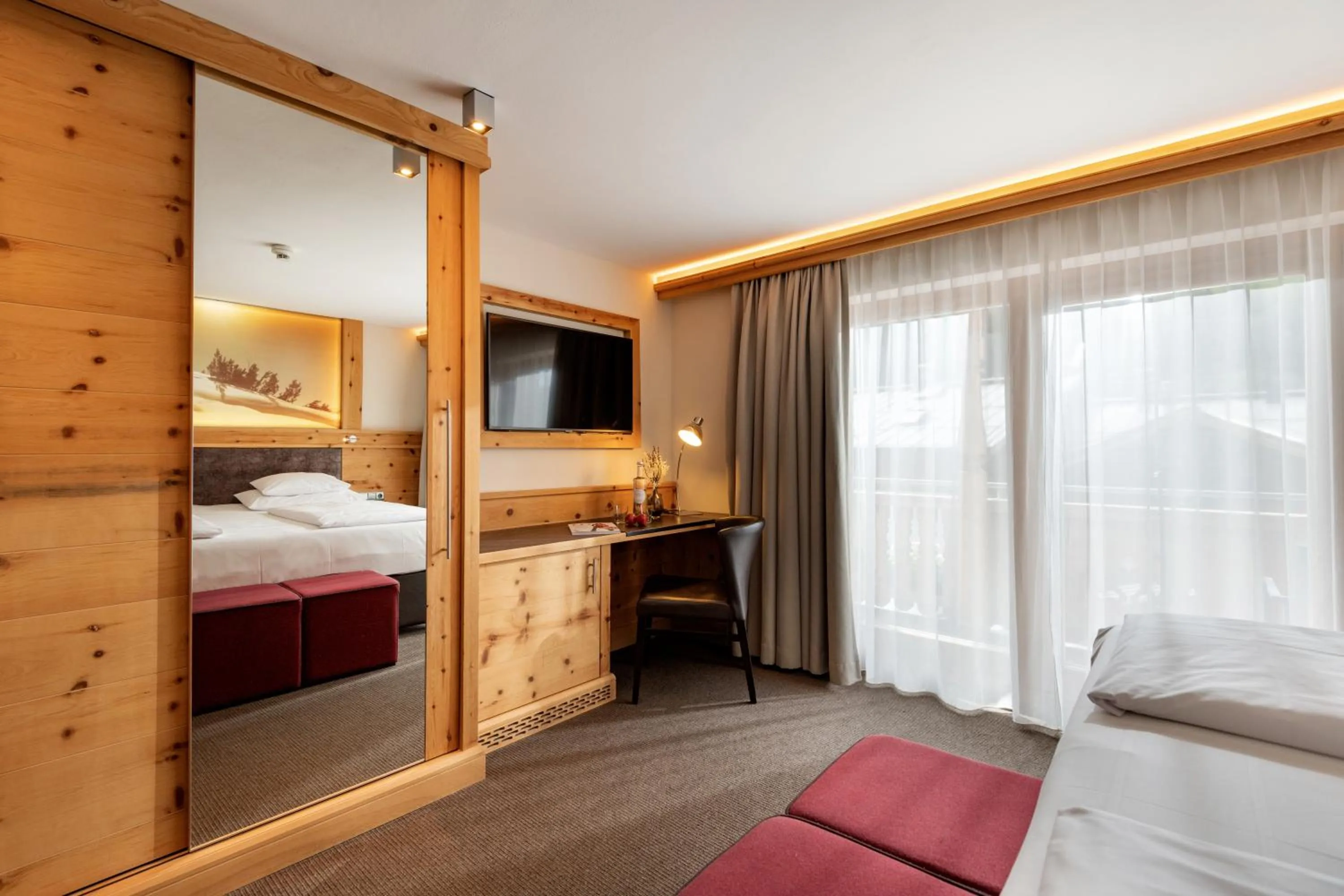 Photo of the whole room, Bed in Hotel Elisabeth, 4 Sterne Superior