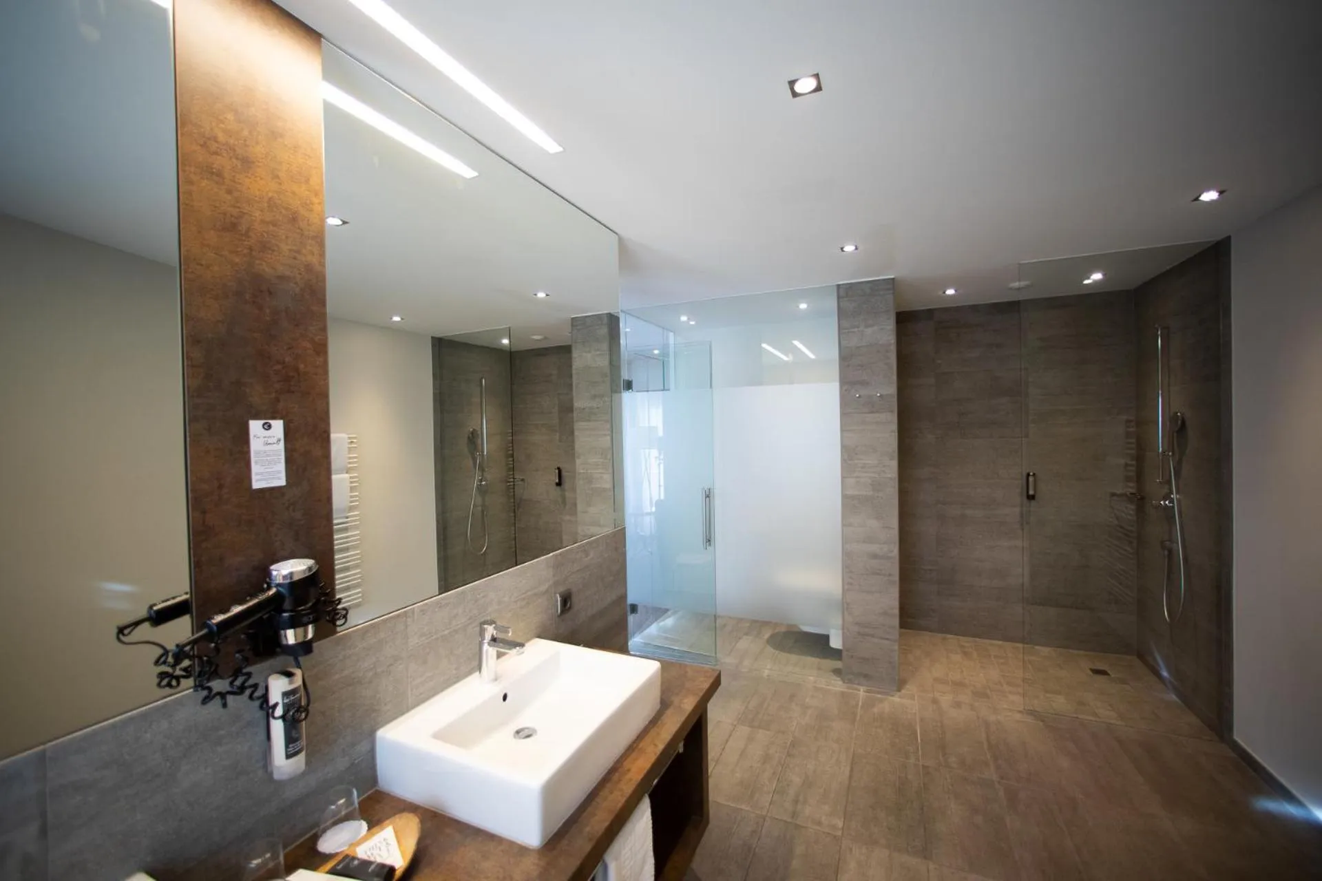 Bathroom in Hotel Elisabeth, 4 Sterne Superior