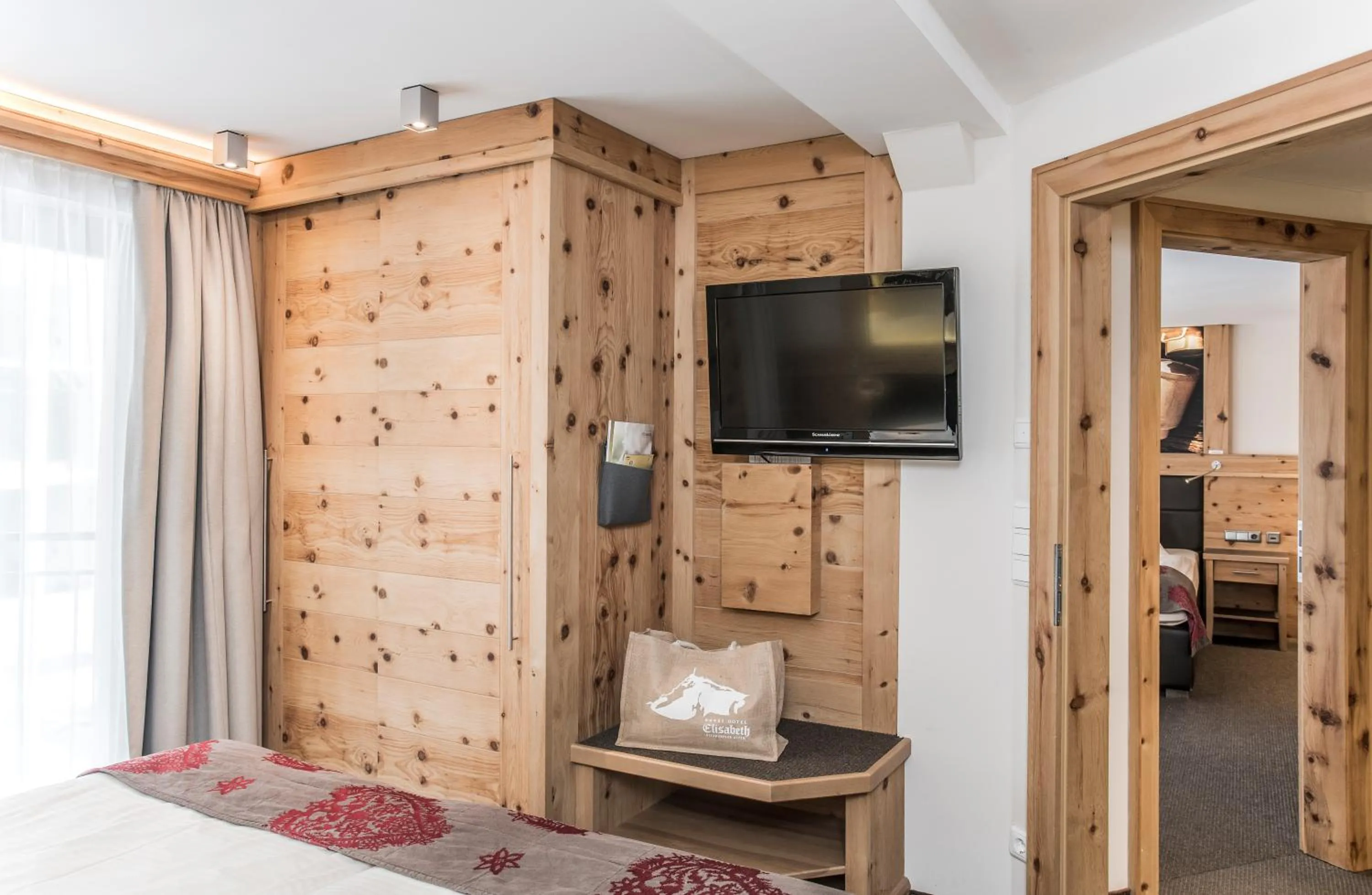 Bed in Hotel Elisabeth, 4 Sterne Superior