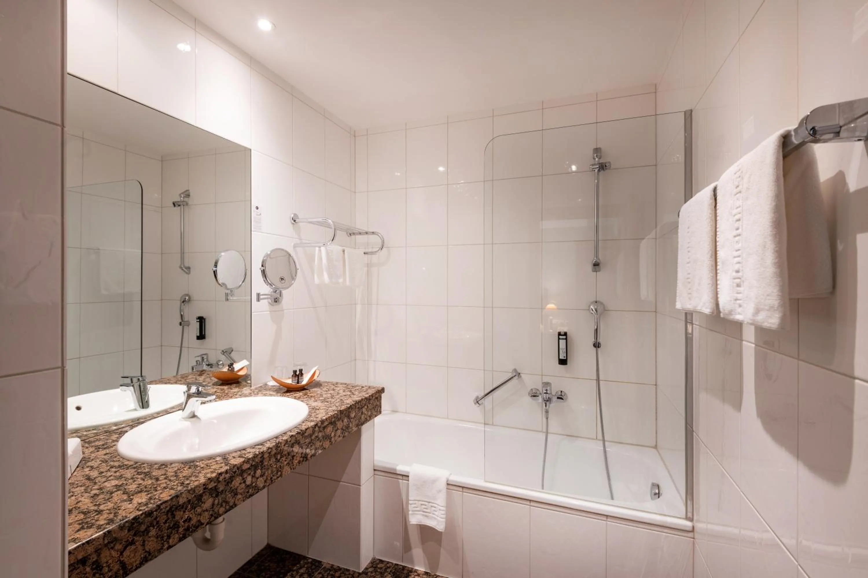 Bathroom in Hotel Elisabeth, 4 Sterne Superior