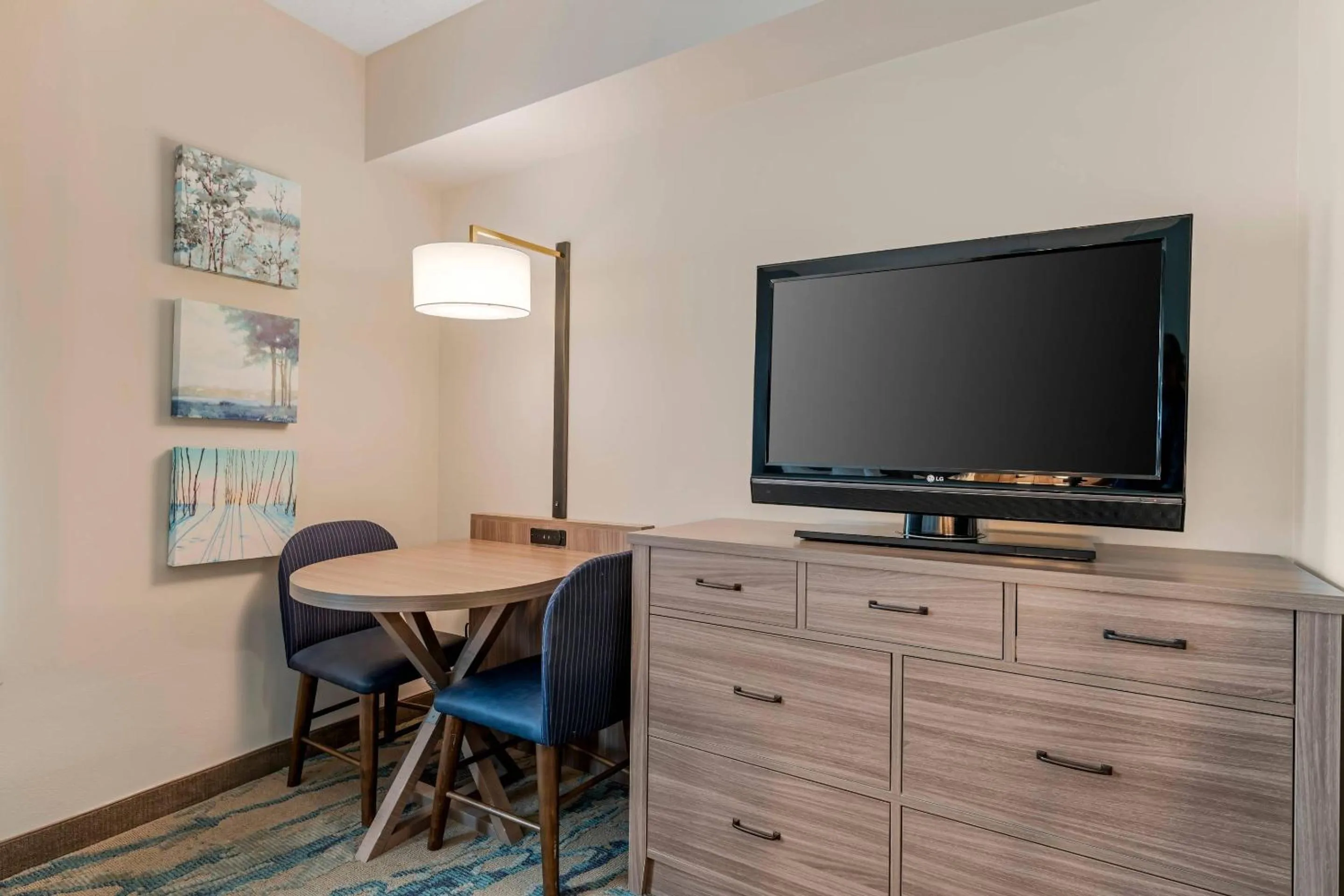 Bedroom in Heidel House Hotel and Conference Center, an Ascend Collection Hotel