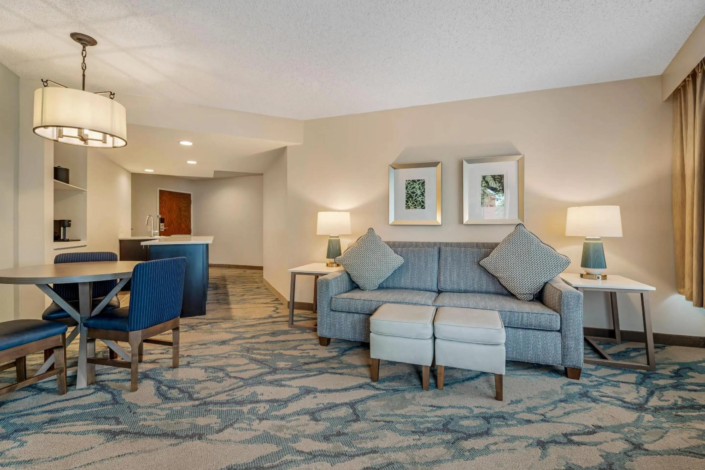 Bedroom in Heidel House Hotel and Conference Center, an Ascend Collection Hotel