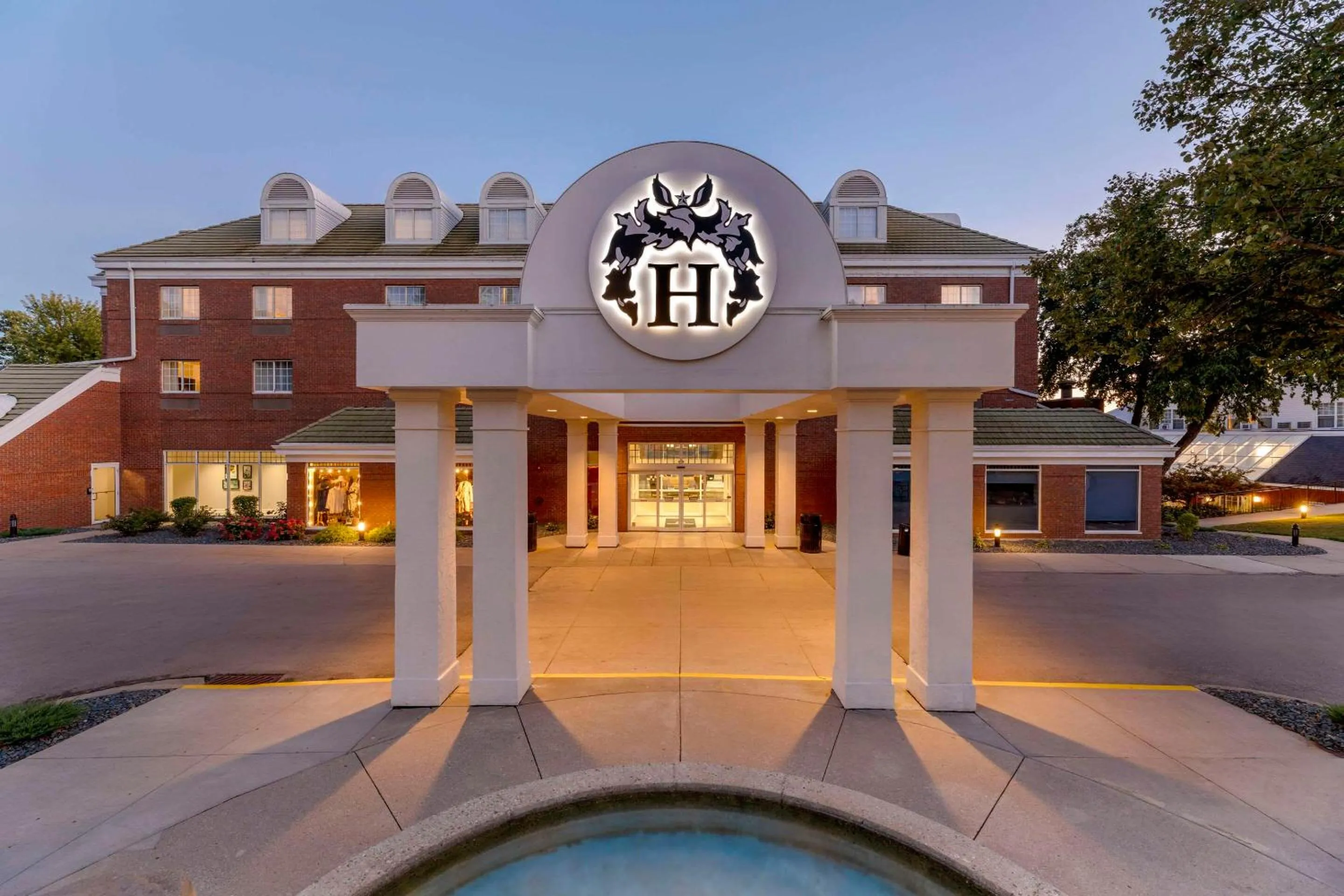 Property building in Heidel House Hotel and Conference Center, an Ascend Collection Hotel
