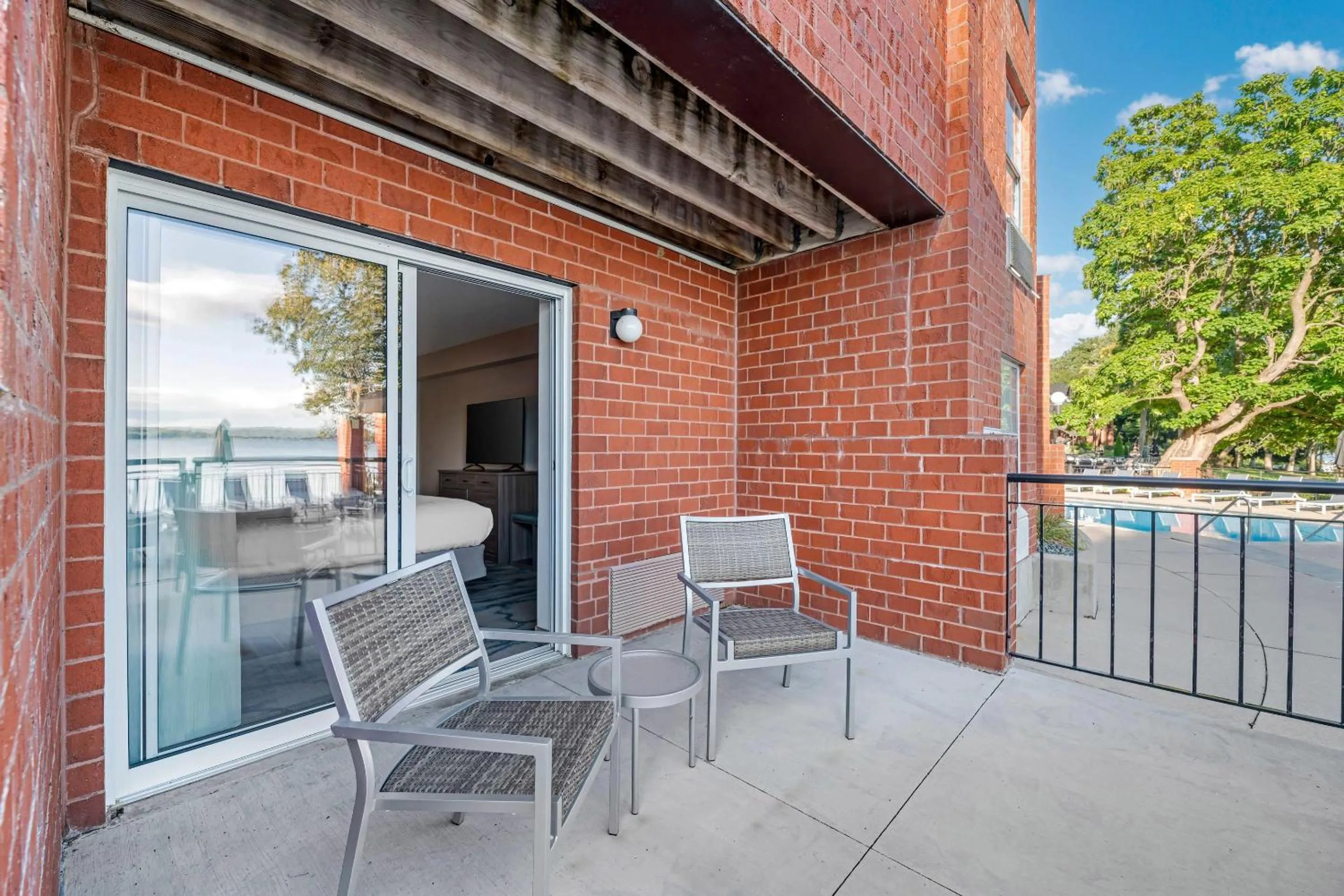 Bedroom in Heidel House Hotel and Conference Center, an Ascend Collection Hotel