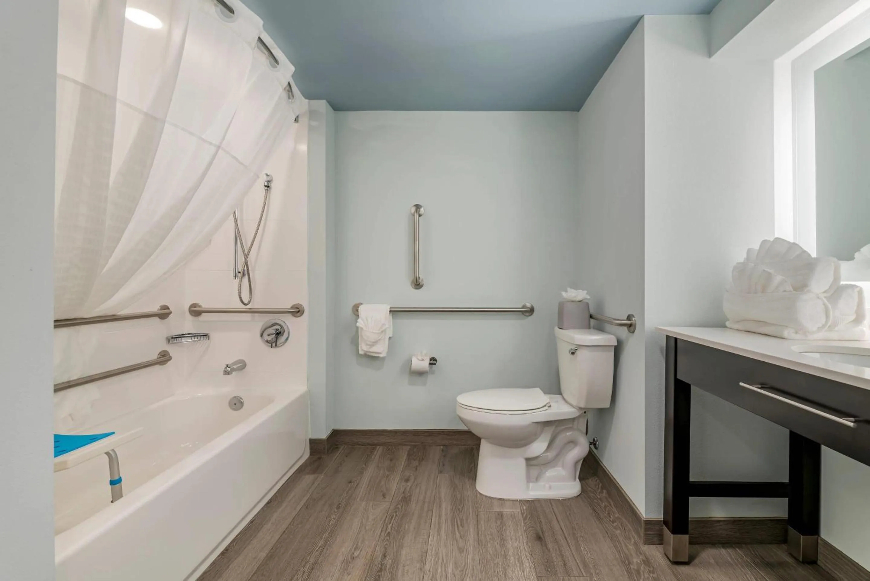 Bedroom in Heidel House Hotel and Conference Center, an Ascend Collection Hotel