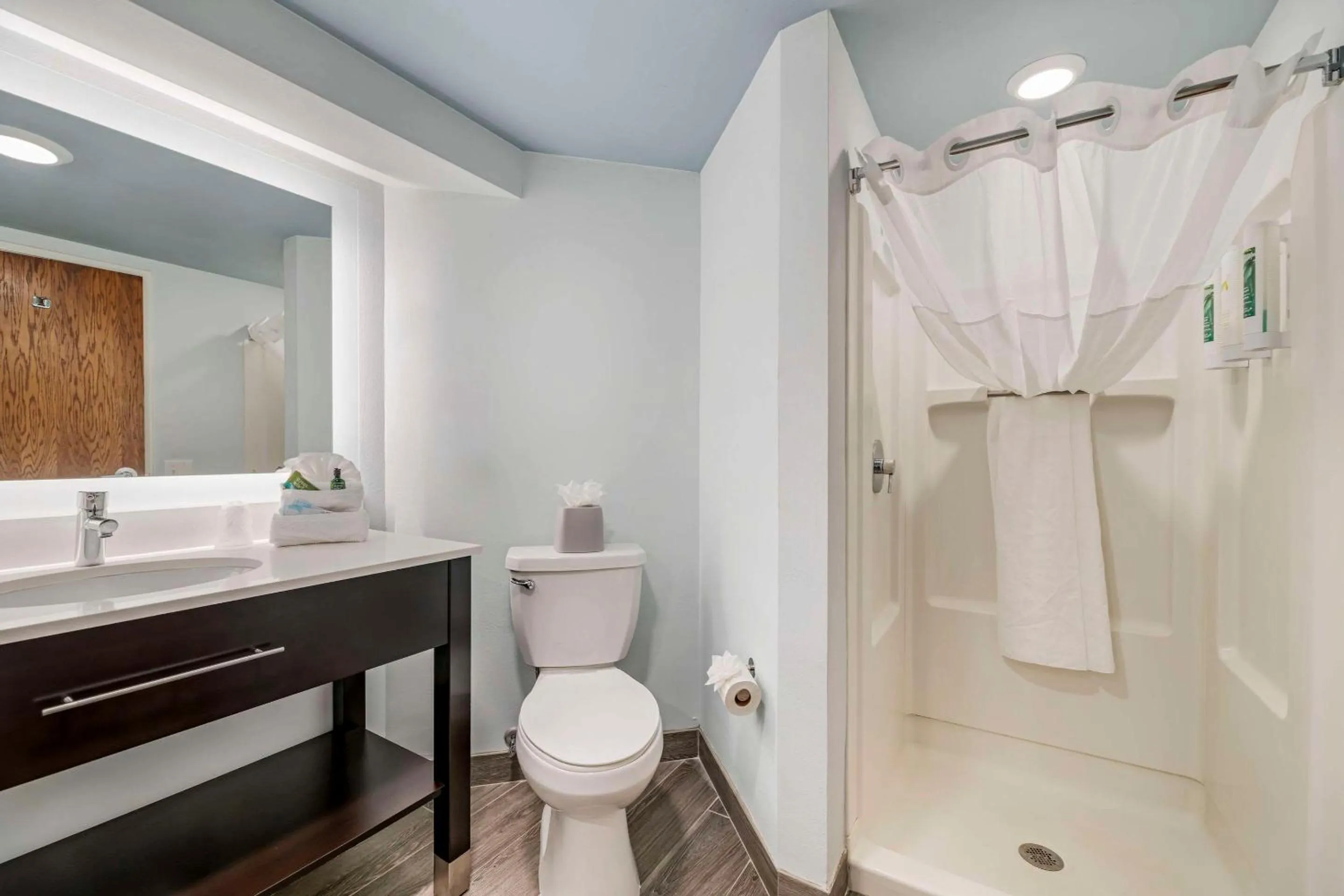 Bedroom in Heidel House Hotel and Conference Center, an Ascend Collection Hotel