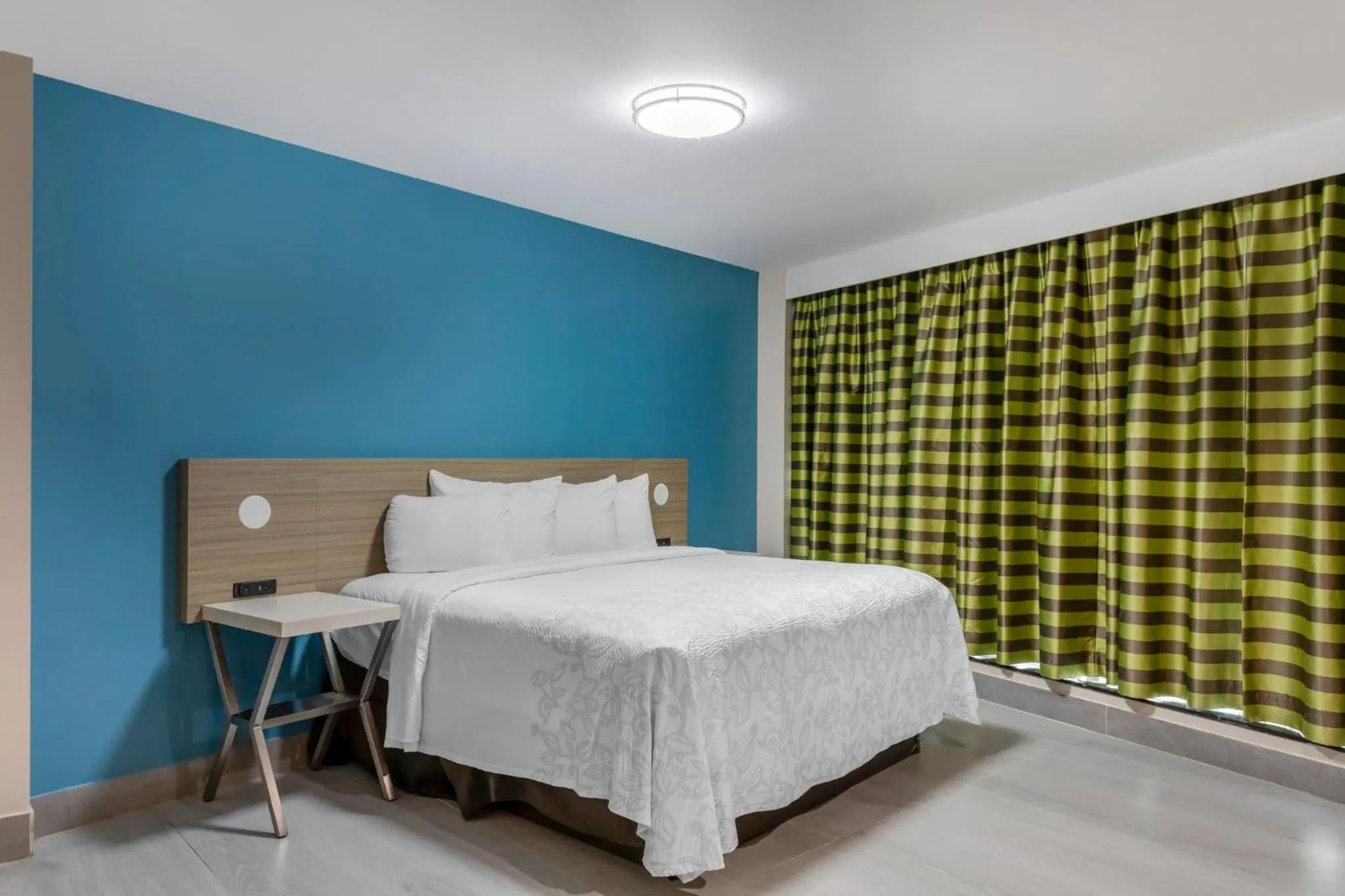 Photo of the whole room, Bed in Red Roof PLUS Brooklyn - Flatbush Ave