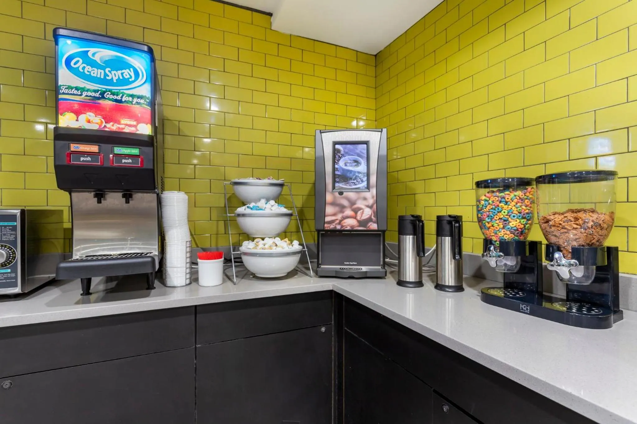 Breakfast in Red Roof PLUS Brooklyn - Flatbush Ave